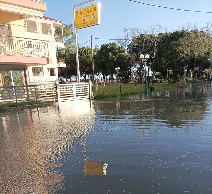 Κραυγή Αγανακτησης στην Ολυμπιακή Ακτή - Παραλία Κατερίνης: Οι Πλημμύρες «Πνίγουν» Περιουσίες και Τουρισμό
