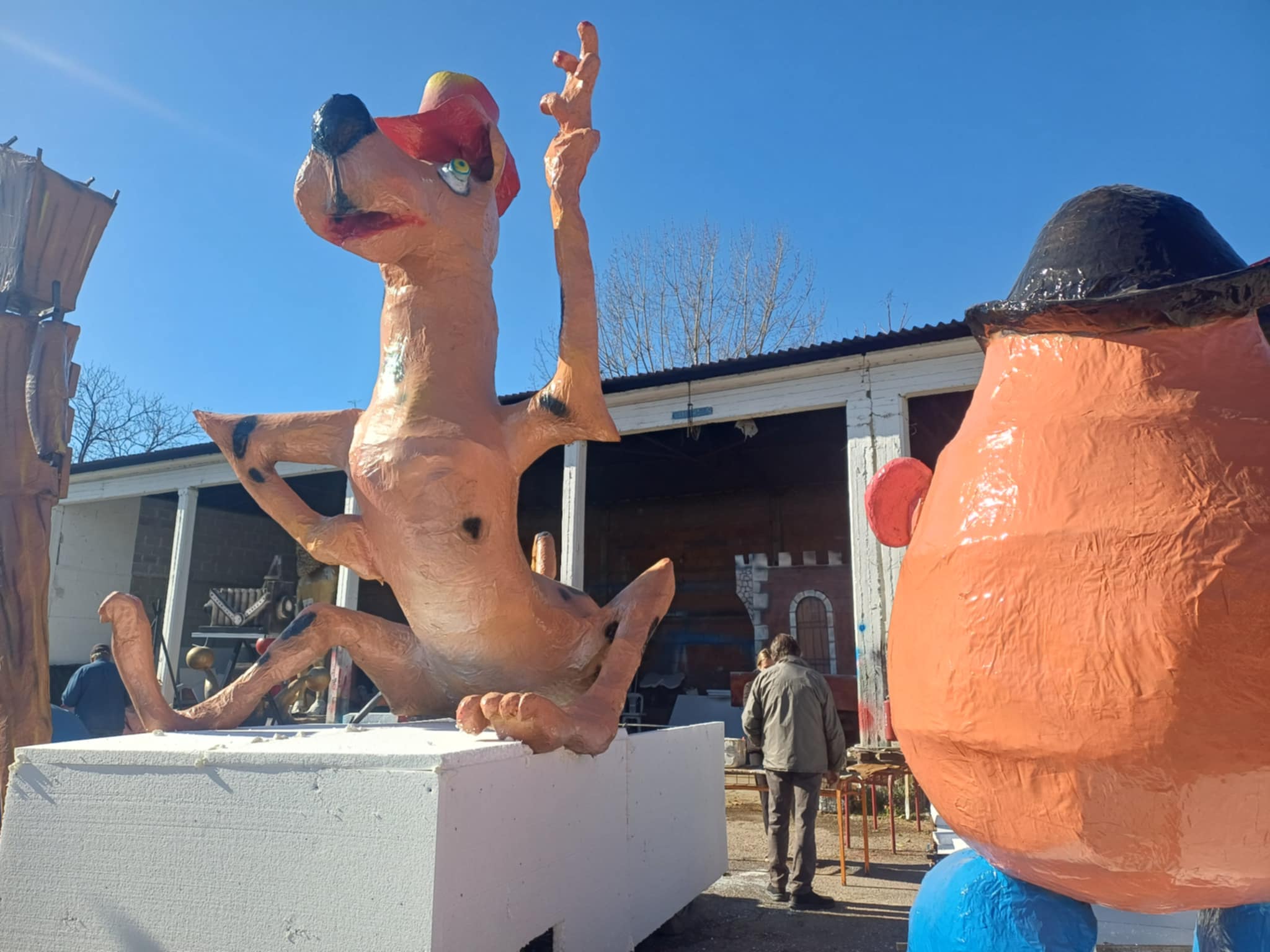 Πυρετώδεις προετοιμασίες για το Τυρναβίτικο Καρναβάλι 2026 (ΦΩΤΟ)