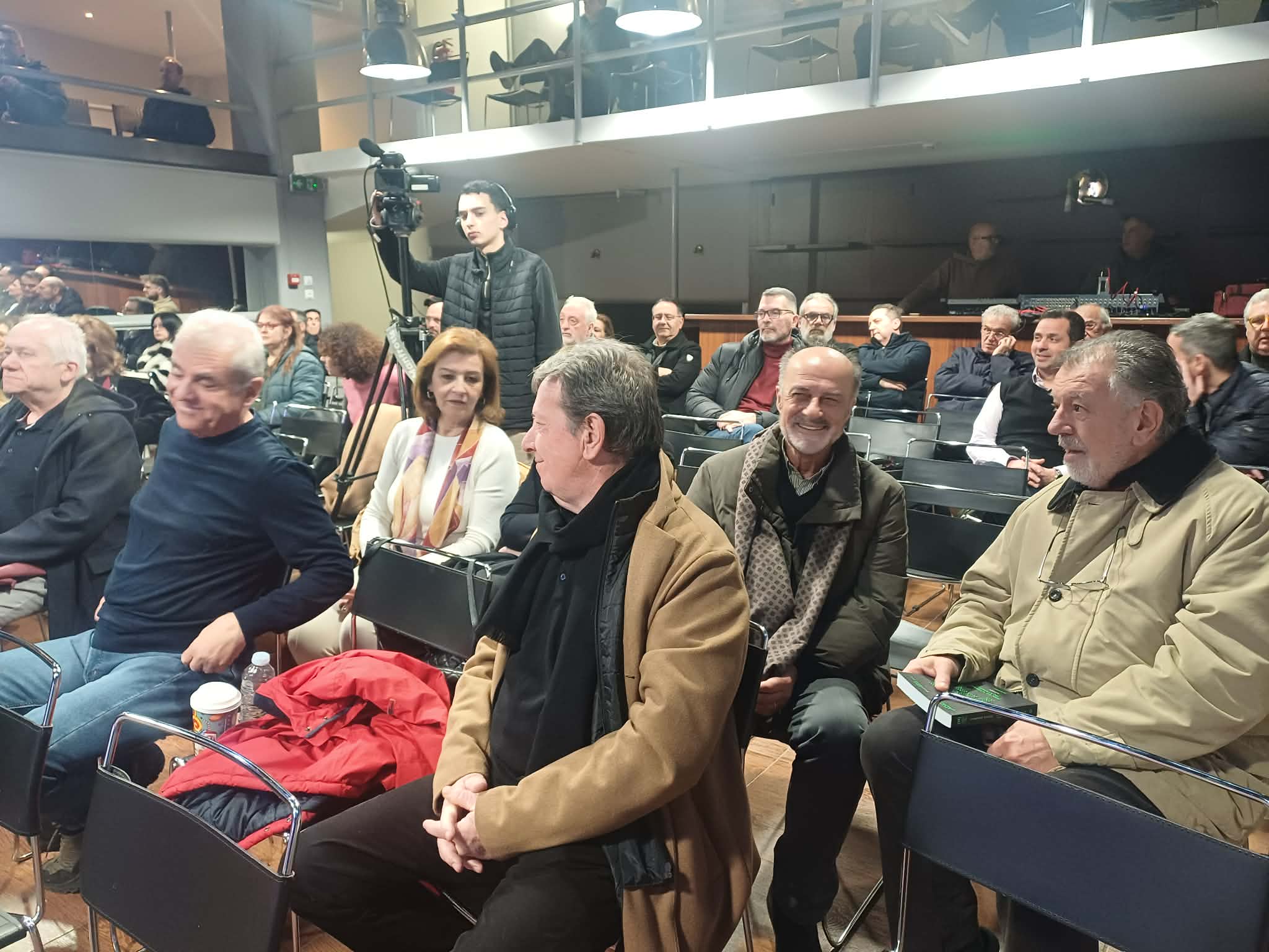 Παρουσιάστηκε στη Λάρισα το βιβλίο των Σταύρου Θεοδωράκη, Άρη Βουρβούλια «14 σκιές και αλήθειες της Ελλάδας» (ΦΩΤΟ)