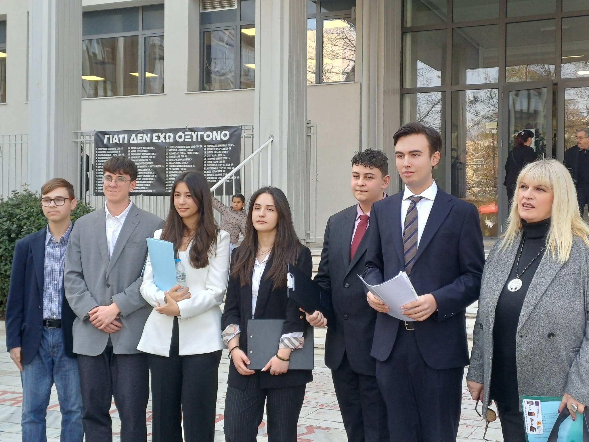 Γέμισαν μαθητές Λυκείου τα δικαστήρια Λάρισας για τη βιωματική δράση της εικονικής δίκης (ΦΩΤΟ)