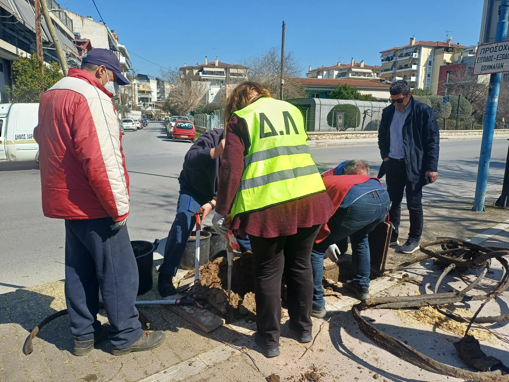 Δενδροφυτεύσεις στην οδό Ιωαννίνων - Πάνω από 1300 δέντρα μέχρι το τέλος της χρονιάς (ΦΩΤΟ-ΒΙΝΤΕΟ)