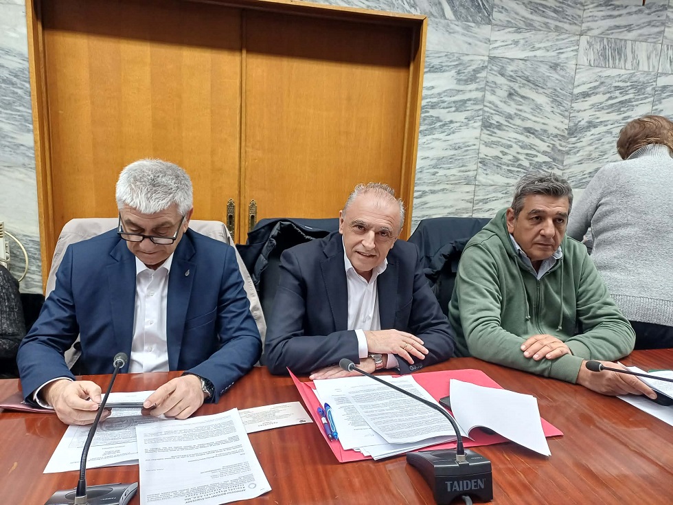 Ένταση στη χθεσινή συνεδρίαση του δημοτικού συμβουλίου- αποχώρησε η Συμπαράταξη Λαρισαίων (ΦΩΤΟ)