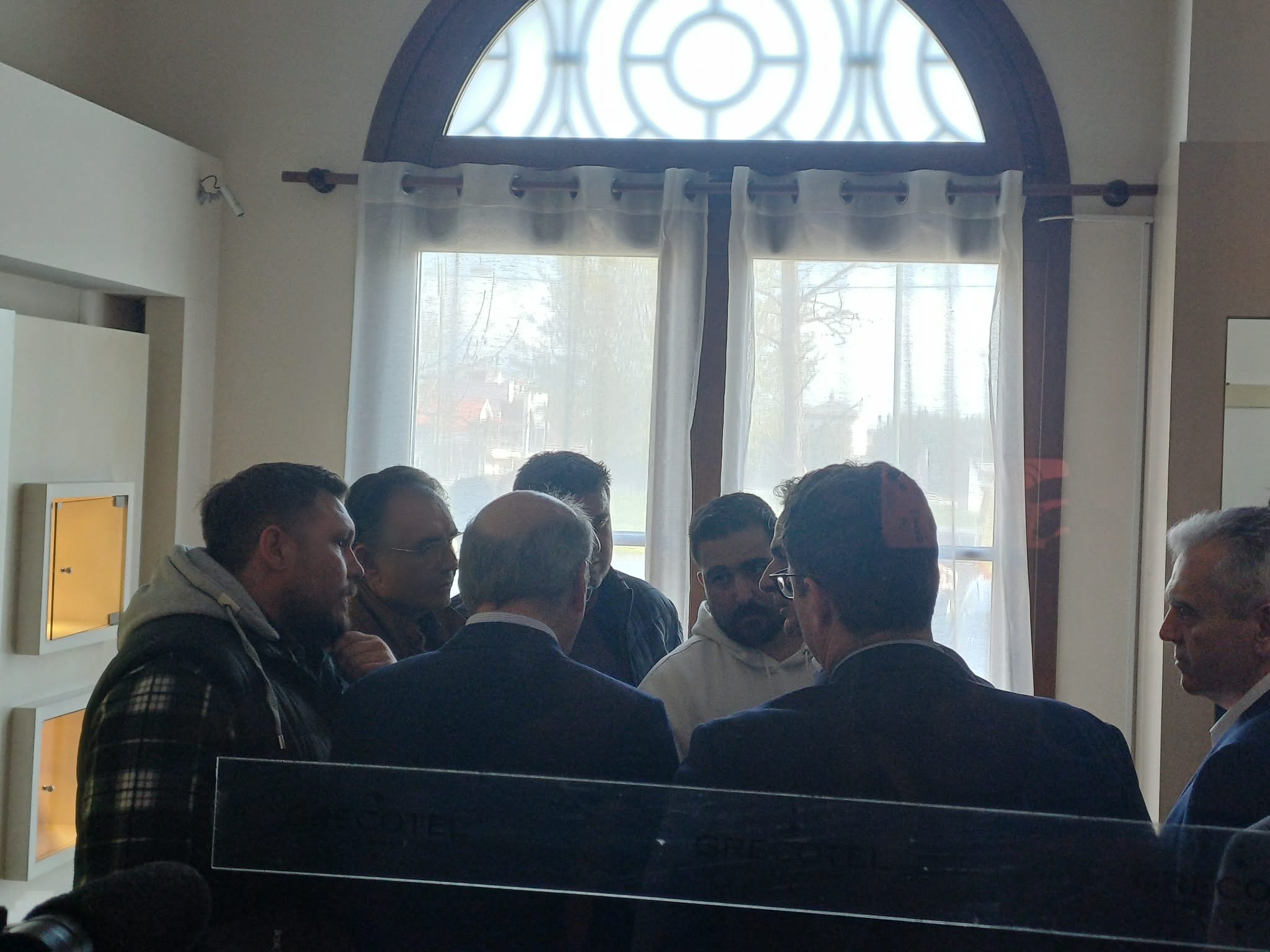 Συνάντηση αγροτών των μπλόκων με Μητσοτάκη στη Λάρισα (ΦΩΤΟ)