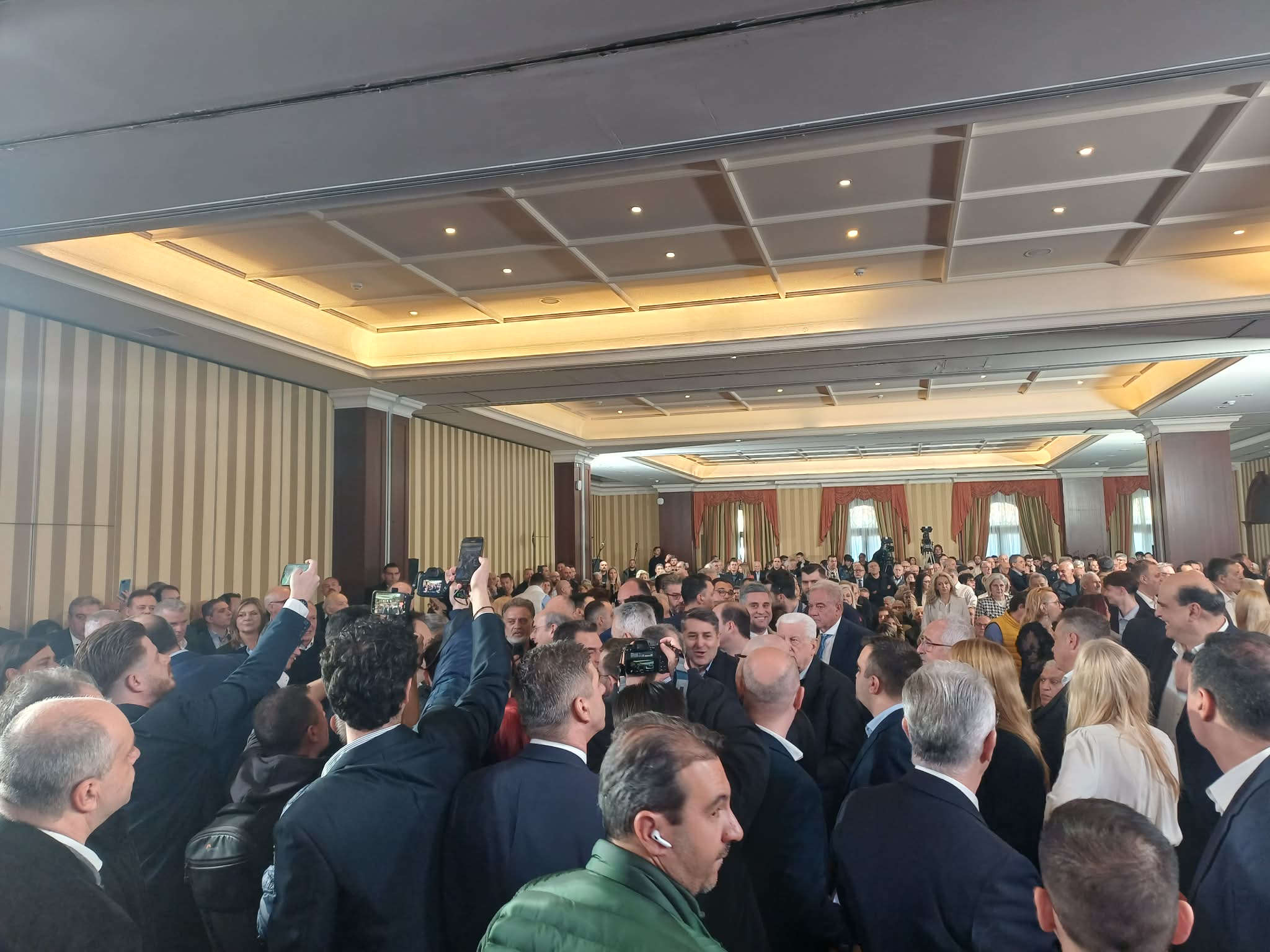 Μητσοτάκης από Λάρισα: Εμπιστευόμαστε τις Ένοπλες Δυνάμεις στους ταραγμένους καιρούς που ζούμε -δείτε live