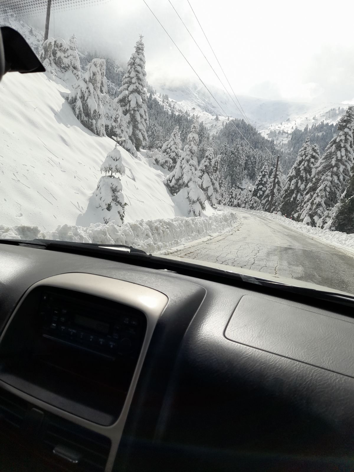 Μαρτιάτικο χιόνι στην Αργιθέα με τον φακό του Έκτορα Νασιώκα (ΦΩΤΟ)