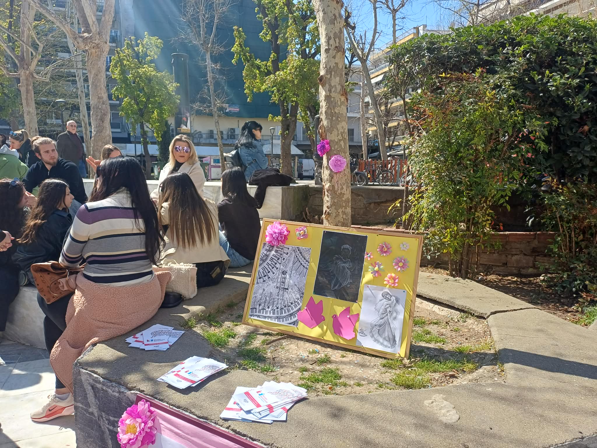 Βιωματική δράση μαθητών της Λάρισας «Ισότητα μέσα από τη γνώση» στην Ταχυδρομείου (ΦΩΤΟ)