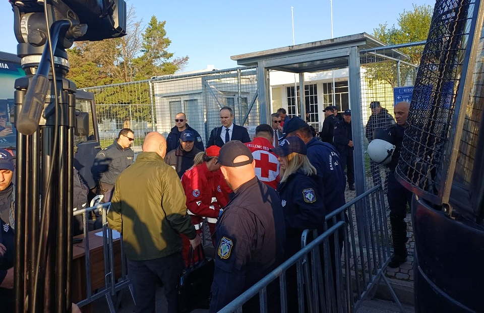 Λιγότερος κόσμος στη σημερινή δίκη για τα Τέμπη, ομαλά κυλάει η διαδικασία νομιμοποιήσεων – 36 κατηγορούμενοι στο εδώλιο