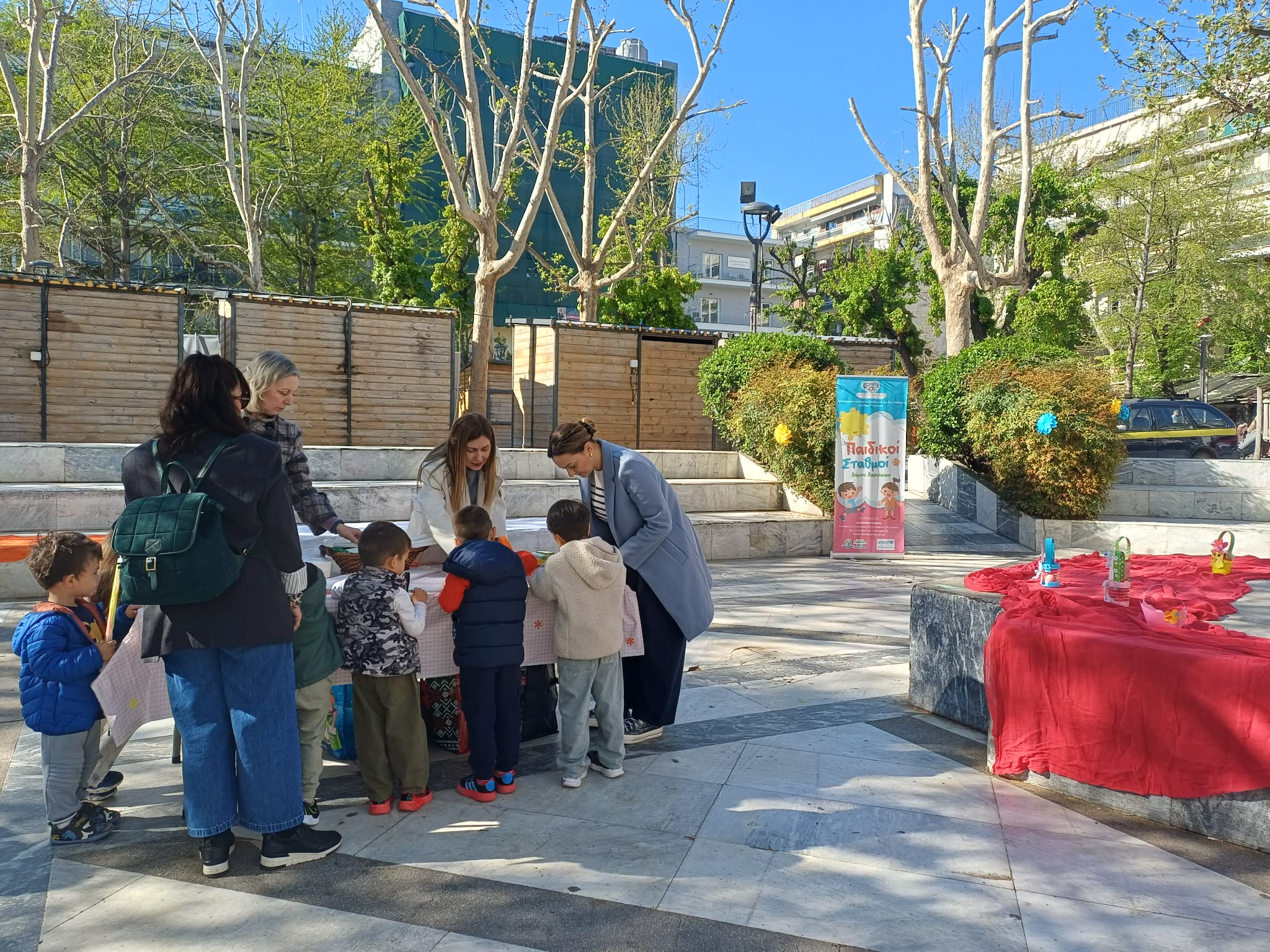 Πολύχρωμο Πασχαλινό εργαστήρι για τα παιδιά έστησε στην Ταχυδρομείου ο Δήμος Λαρισαίων (ΦΩΤΟ)