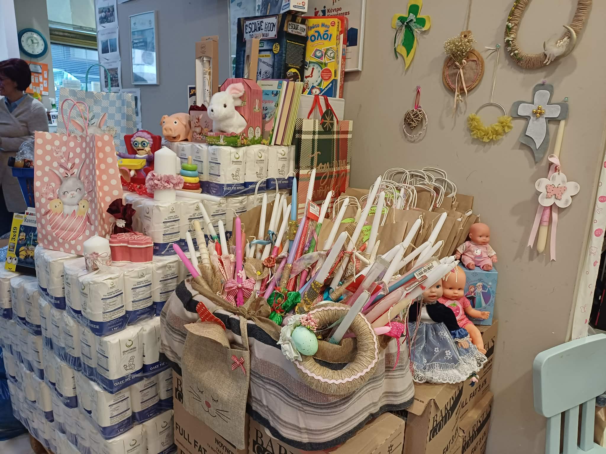 Πασχαλινά δέματα αγάπης από το Κοινωνικό Παντοπωλείο του Δήμου Λαρισαίων (ΦΩΤΟ)