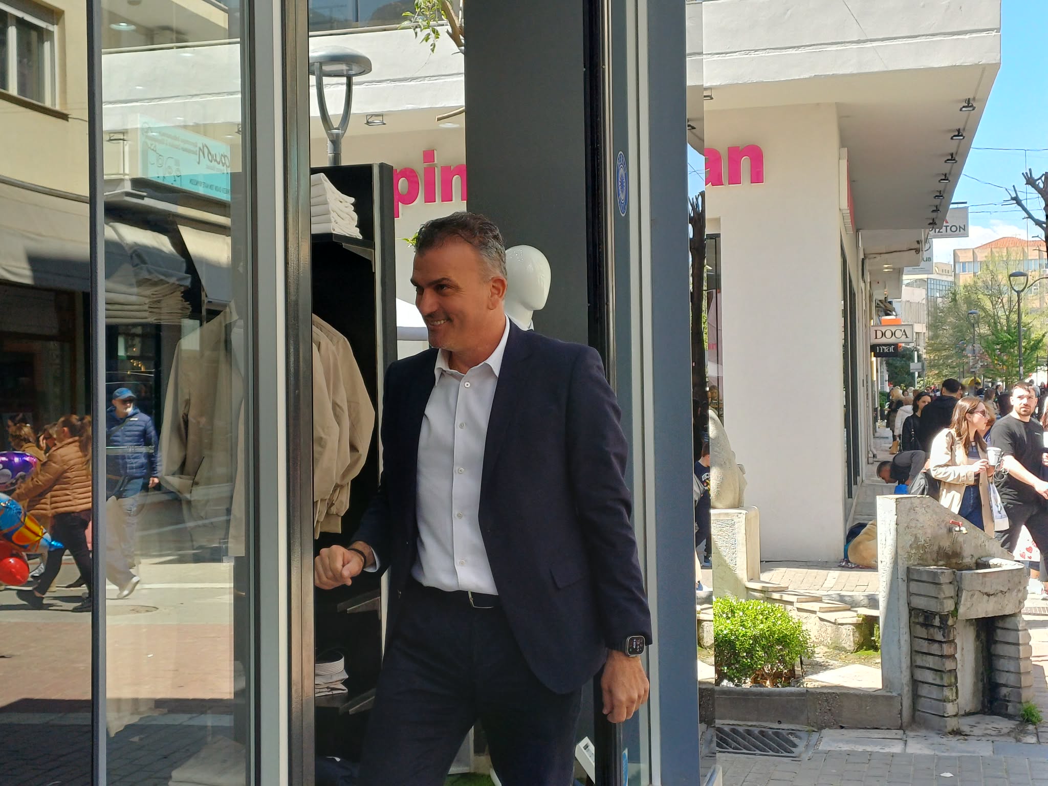 Επίσκεψη δημάρχου στην αγορά της Λάρισας- διαπίστωσε επάρκεια  και αντάλλαξε ευχές (ΦΩΤΟ)