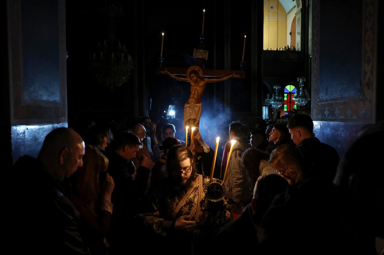 Στον Ιερό Ναό Αγίων Κωνσταντίνου και Ελένης στην Καρδίτσα  ο Περιφερειάρχης Θεσσαλίας Δημήτρης Κουρέτας