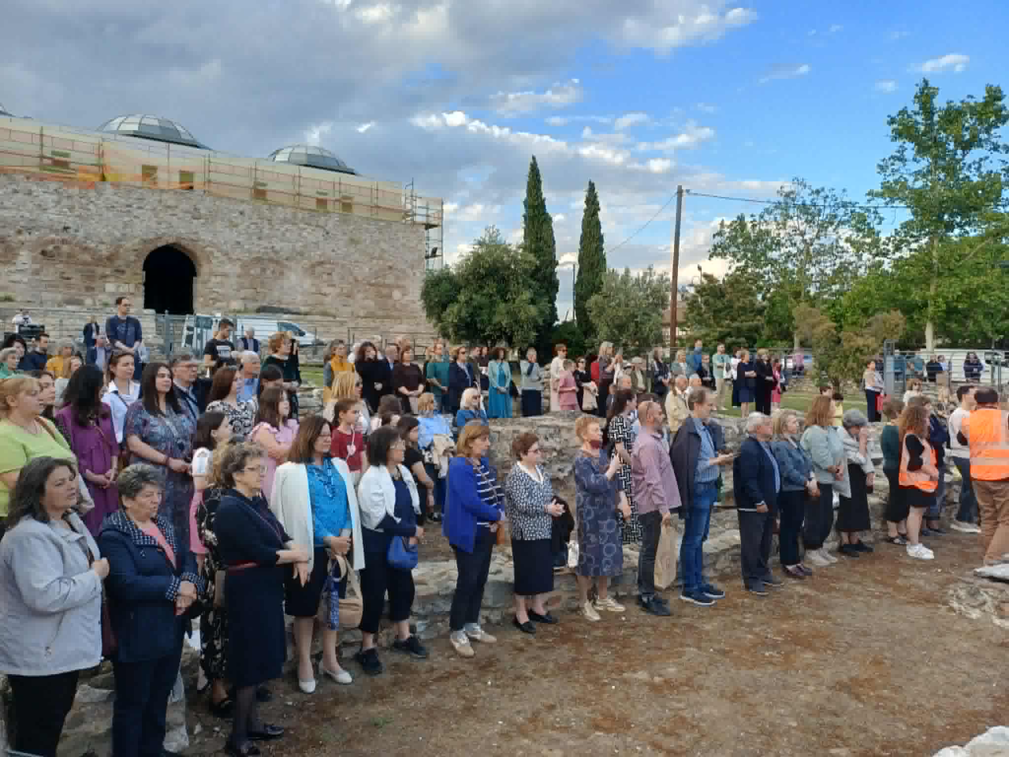 Πλήθος πιστών στον Αρχιερατικό Εσπερινό στην παλαιά Βασιλική του Αγίου Αχιλλίου στο Φρούριο Λαρίσης (ΦΩΤΟ+video)