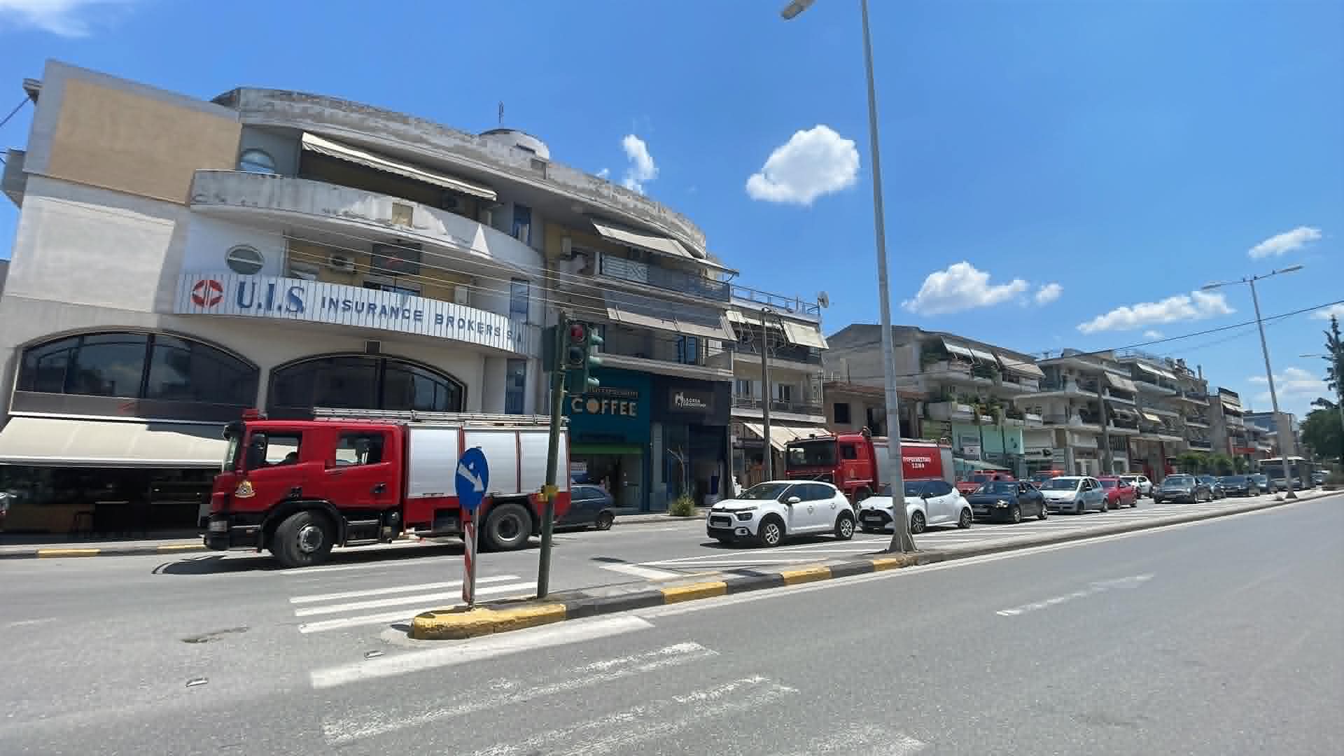 Συναγερμός στην Πυροσβεστική Λάρισας για φωτιά σε στέγη στην Ηρώων Πολυτεχνείου (ΦΩΤΟ)