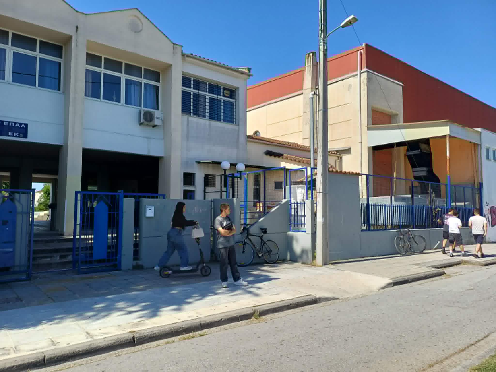 Πρεμιέρα Πανελλαδικών για τα ΕΠΑΛ στη Λάρισα -  Στο 28% η αποχή (ΦΩΤΟ)