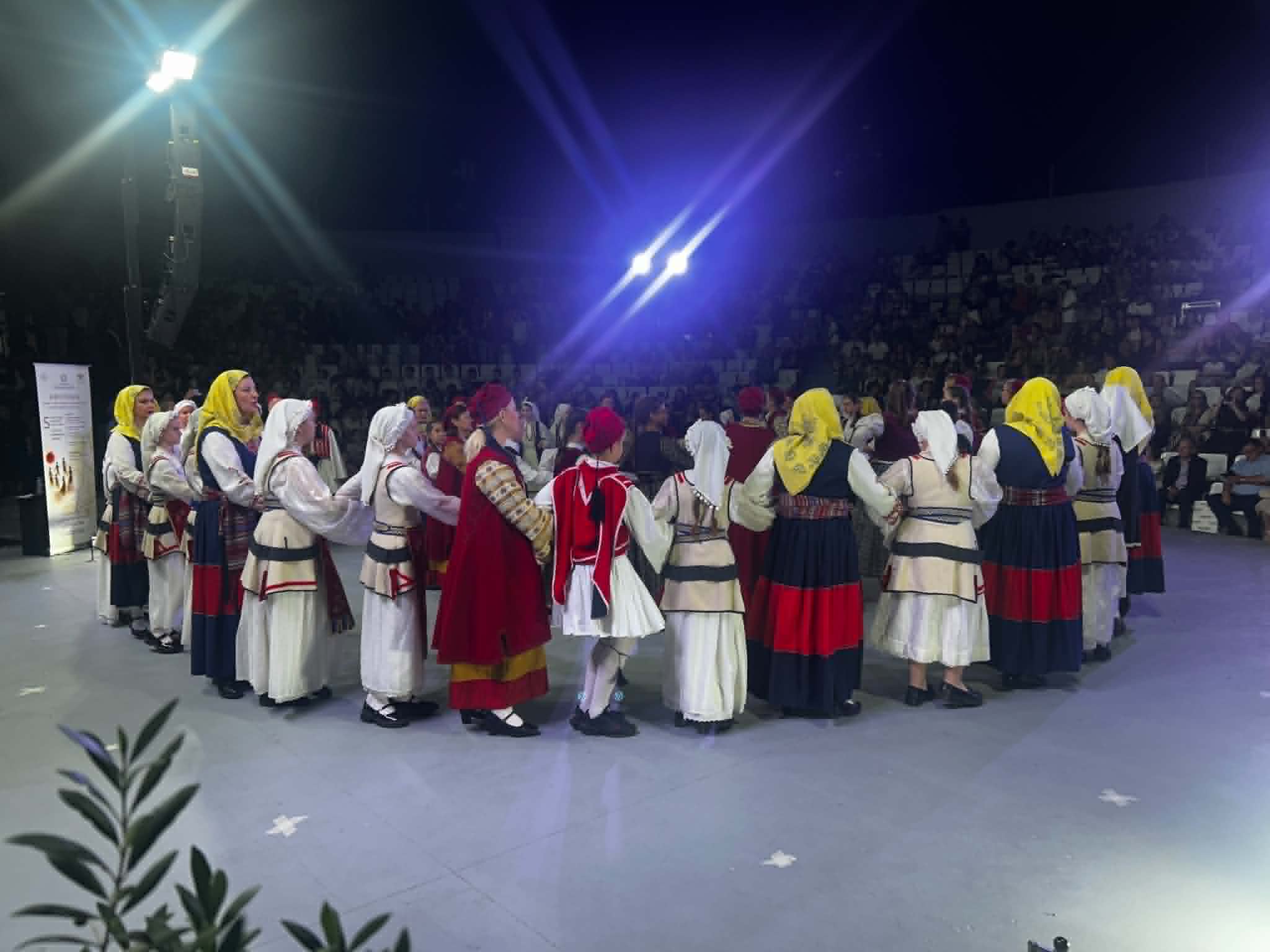 Πανδαισία δημοτικής παράδοσης μέχρι αργά τα μεσάνυχτα στο κηποθέατρο Αλκαζάρ (ΦΩΤΟ+βίντεο)