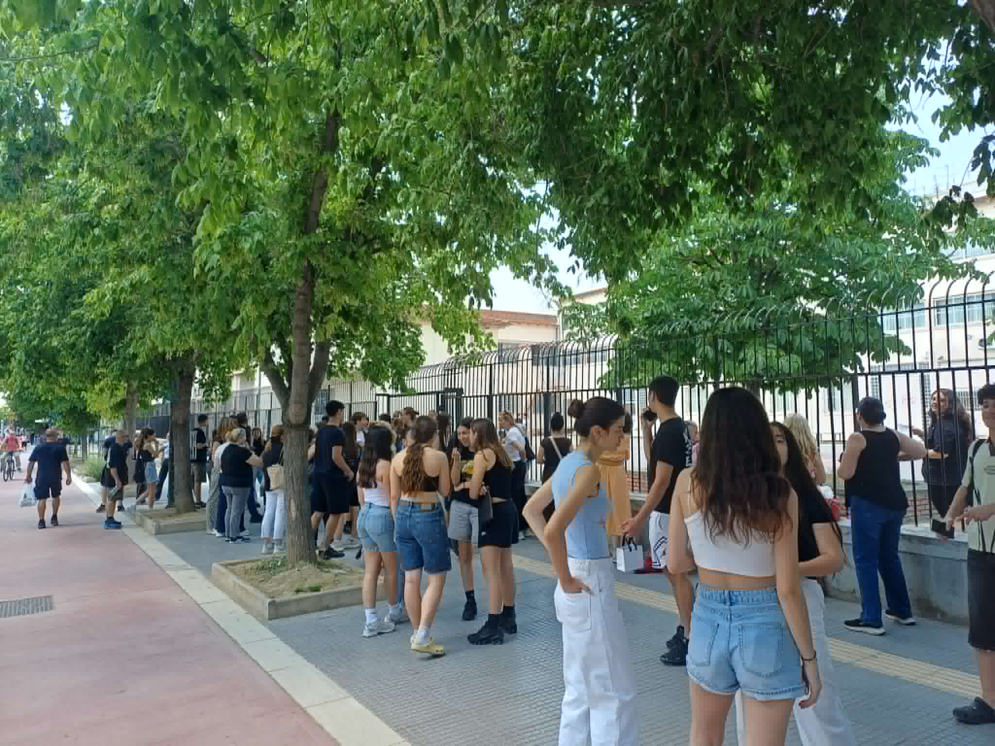 Φινάλε των εξετάσεων σήμερα για τα ΓΕΛ και ανακούφιση για τους υποψηφίους στη Λάρισα (ΦΩΤΟ)