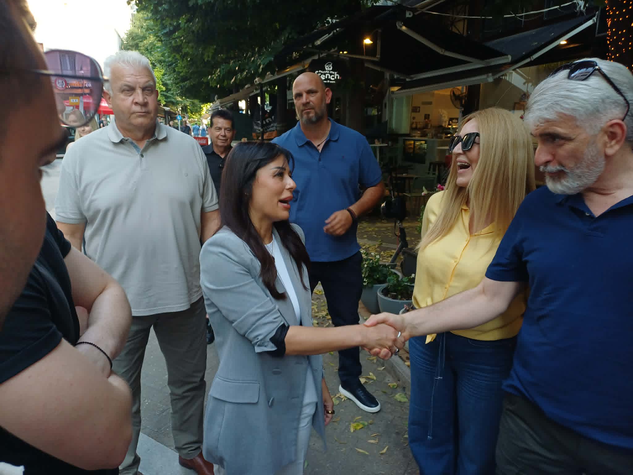 Η Λατινοπουλου στη Λάρισα το απόγευμα συνομίλησε με νέουςαισιόδοξη για τις εκλογές παρά τις δημοσκοπήσεις (ΦΩΤΟ)