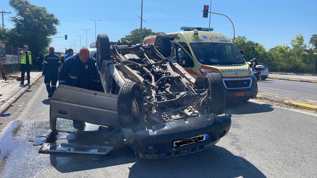 Τραυματίας 71χρονος στο θεαματικό τροχαίο της οδού Βόλου-δείτε εικόνες
