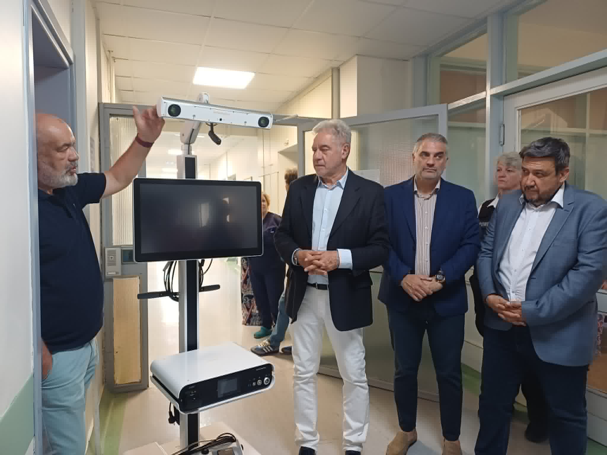 Ρομπότ στο χειρουργείο με τεχνολογία αιχμής στο Γενικό Νοσοκομείο Λάρισας που πρωτοπορεί(ΦΩTO)
