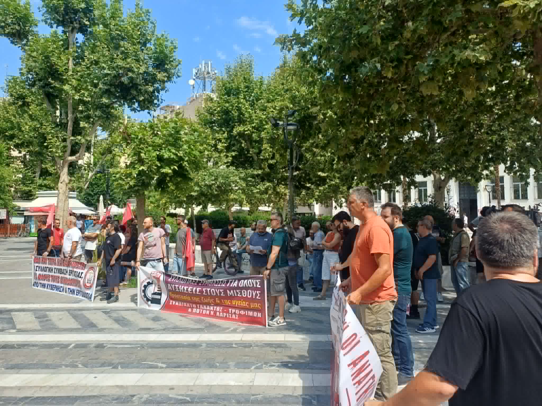 Λάρισα: Απεργιακή συγκέντρωση από οικοδόμους και εργαζόμενους σ επιστισμό και κλαδο τροφίμων- ποτών (ΦΩΤΟ +video)