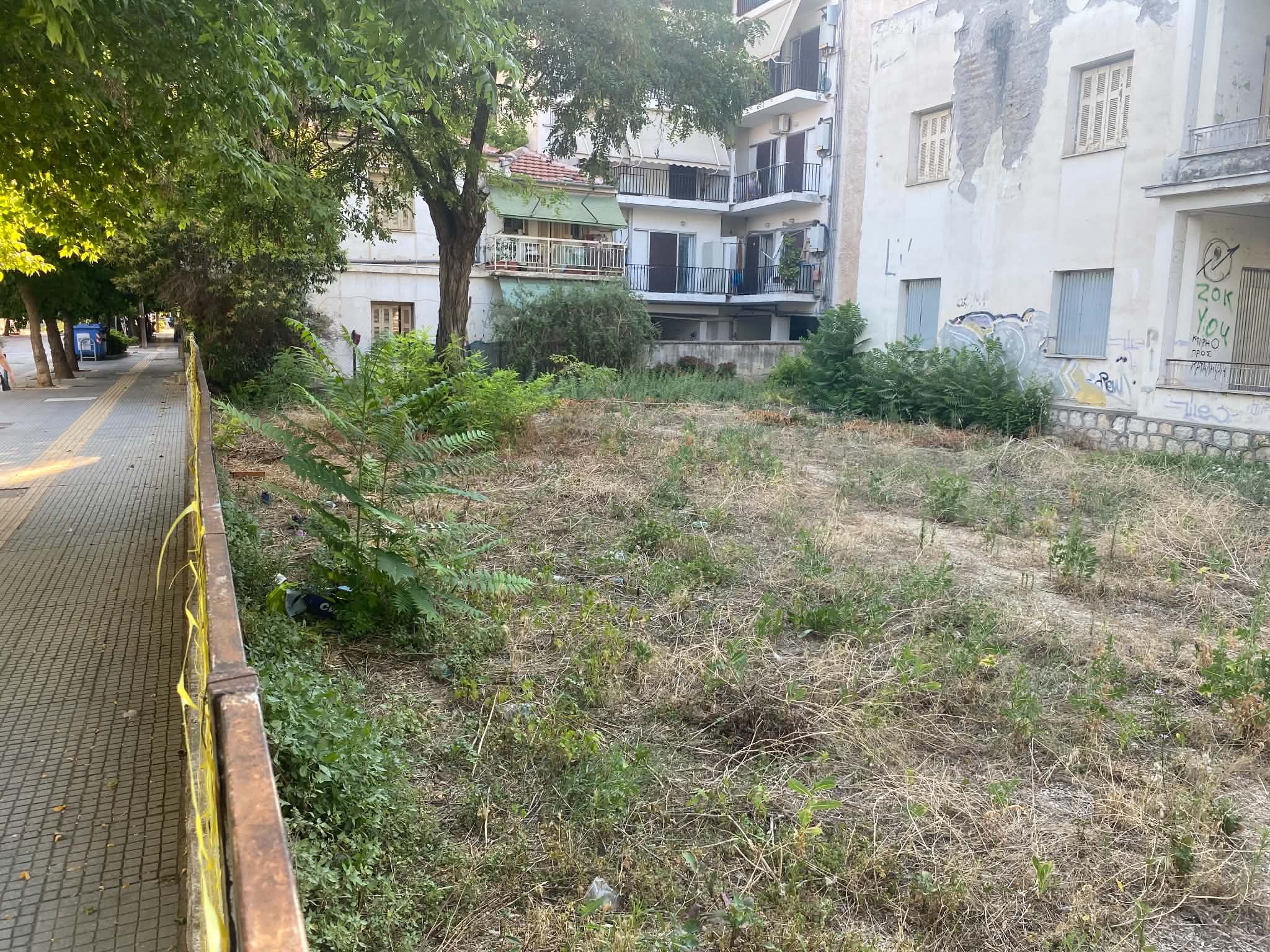 Βραδυφλεγής βόμβα για πυρκαγιά ακαθάριστη δημοτική έκταση στο κέντρο της Λάρισας (ΦΩΤΟ)