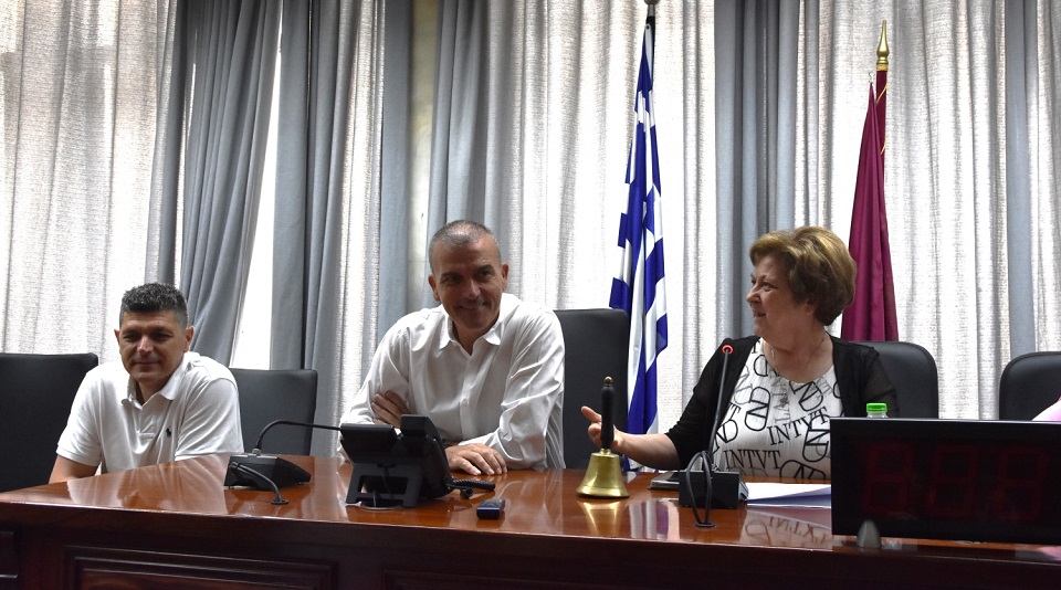 Οι μαθητές στο ρόλο δημοτικών συμβούλων – Θ. Μαμάκος: Τα νέα παιδιά της πόλης είναι σκεπτόμενα (φωτ. - βίντεο)