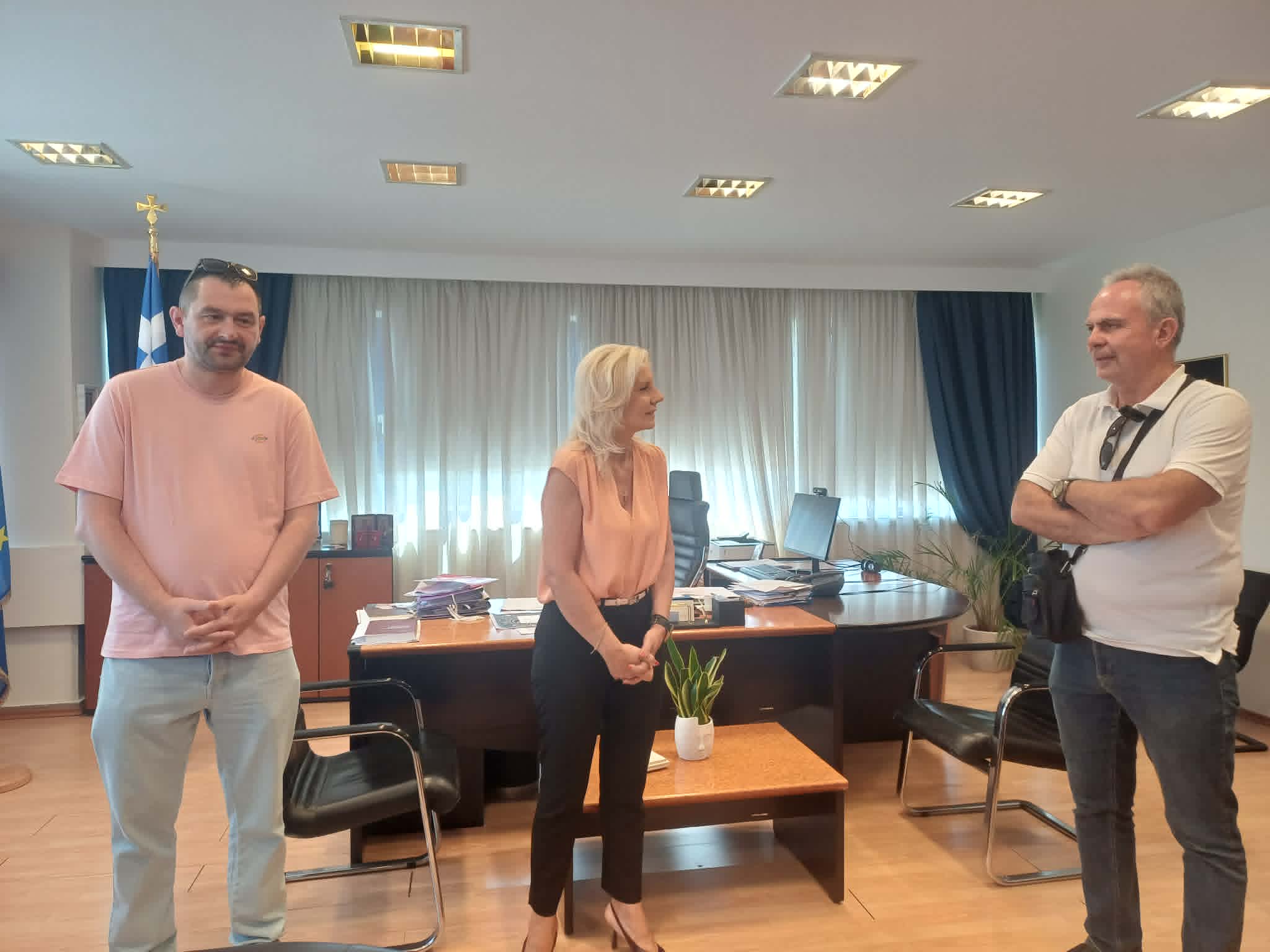 Συγκέντρωση διαμαρτυρίας από ΕΙΝΚΥΛ στην Αποκεντρωμένη για τη μονιμότητα στο δημόσιο (ΦΩΤΟ+video)