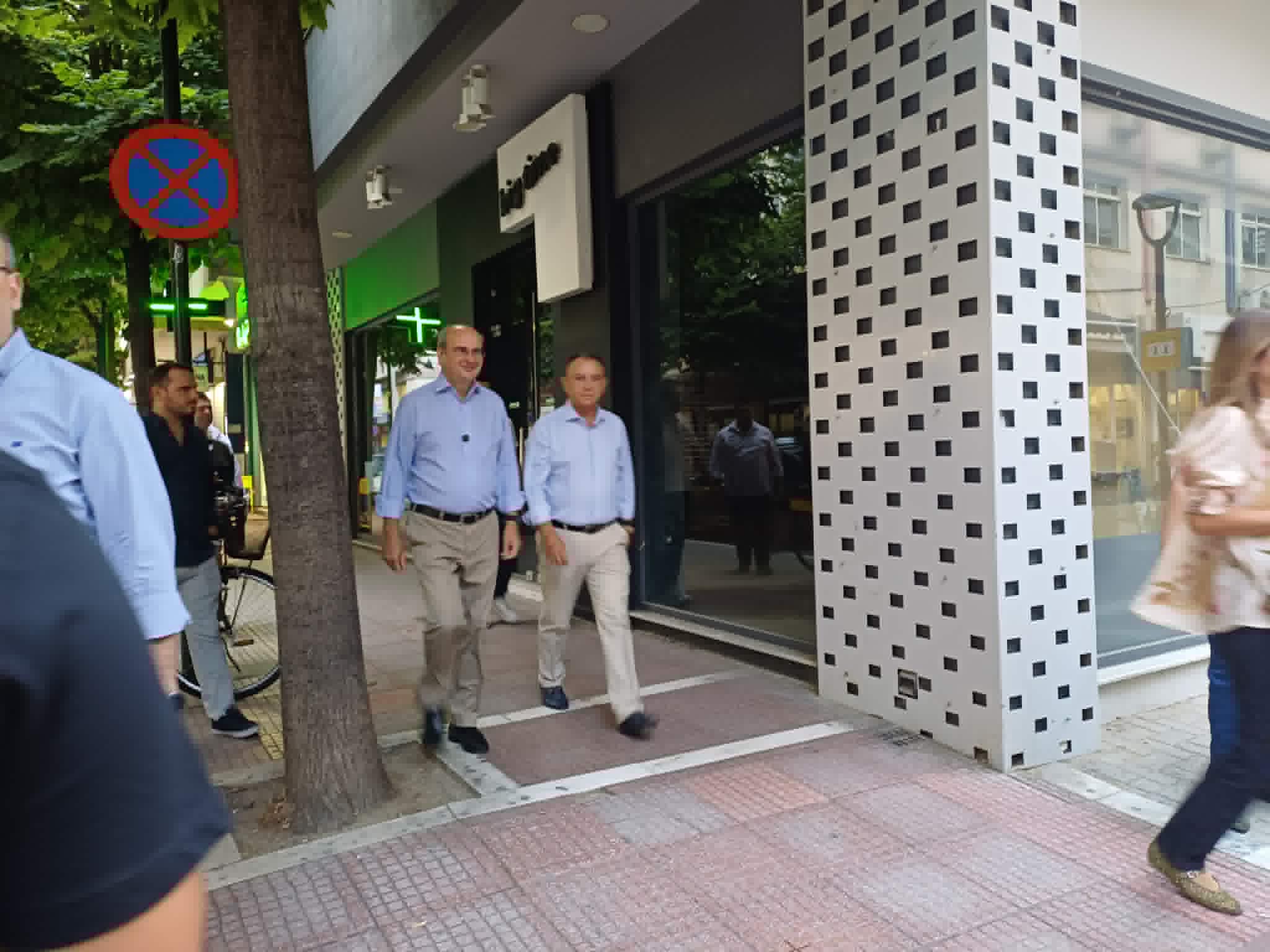 Κ. Χατζηδάκης από τη Λάρισα: Εκλογές την άνοιξη του 2027- βόλτα στο εμπορικό κέντρο της πόλης (ΦΩΤΟ)