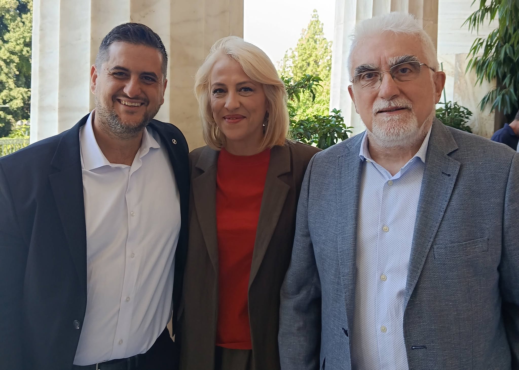Ορκίστηκε βουλευτής του ΣΥΡΙΖΑ ο Γιάννης Καριπίδης (ΦΩΤΟ)- συνάντηση στη συνέχεια με Ρένα Δούρου (ΦΩΤΟ)