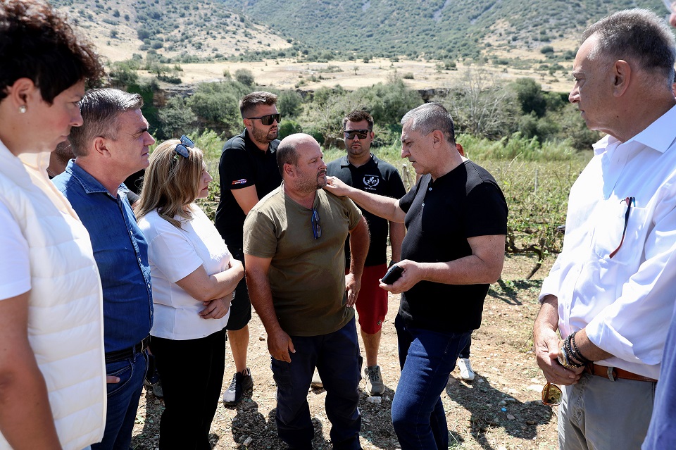 Μόνιμες λύσεις προστασίας για τις καλλιέργειες του Τυρνάβου αναζητά η Περιφέρεια Θεσσαλίας