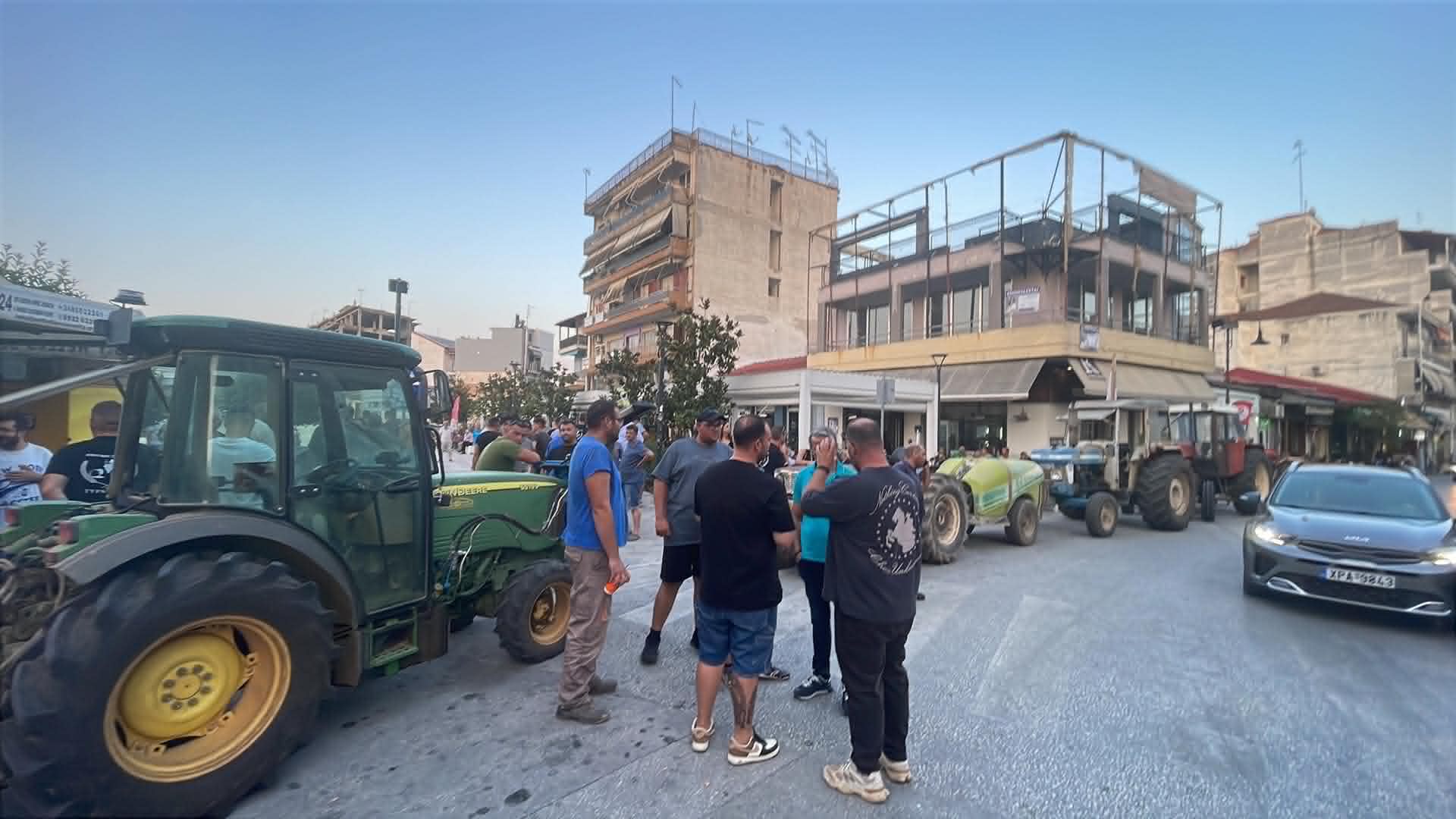 Συλλαλητήριο αγροτών στον Τύρναβο με τρακτερ για δίκαιες αποζημιώσεις (ΦΩΤΟ)