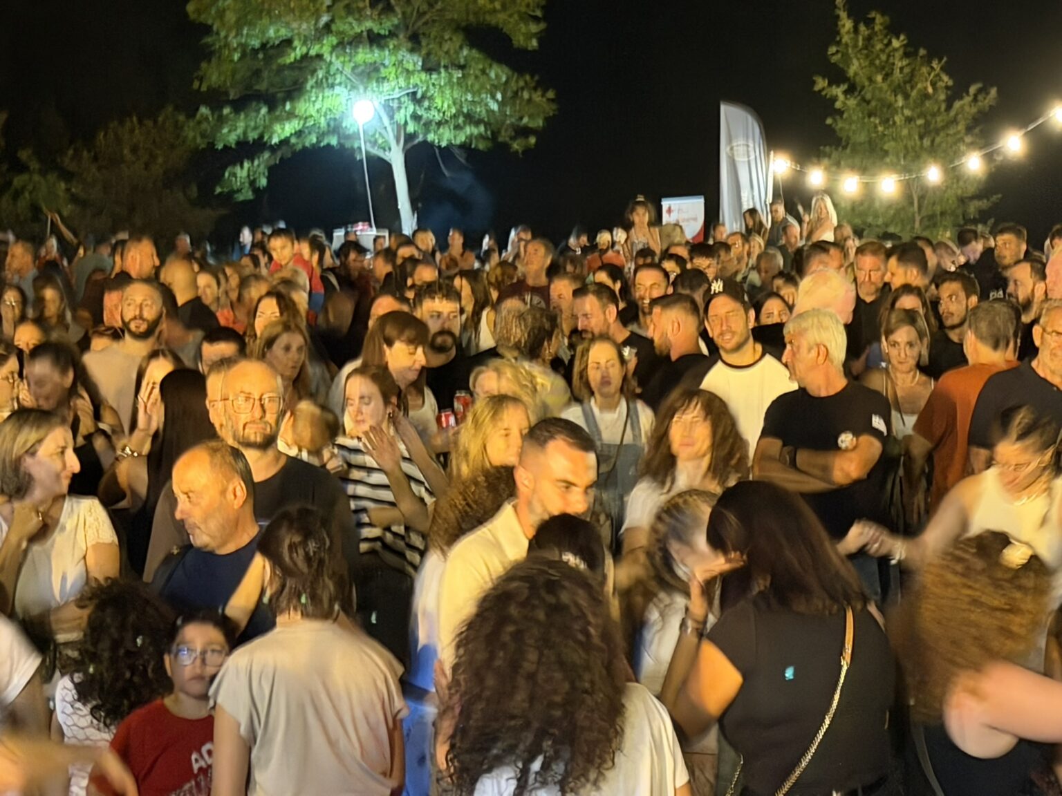 Η Ματούλα Ζαμάνη μάγεψε το κοινό στη λίμνη Στεφανιάδα (ΦΩΤΟ)