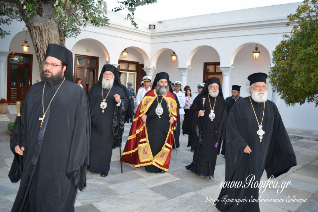 Χιλιάδες πιστοί για τον εορτασμό της Κοιμήσεως της Θεοτόκου στην Τήνο