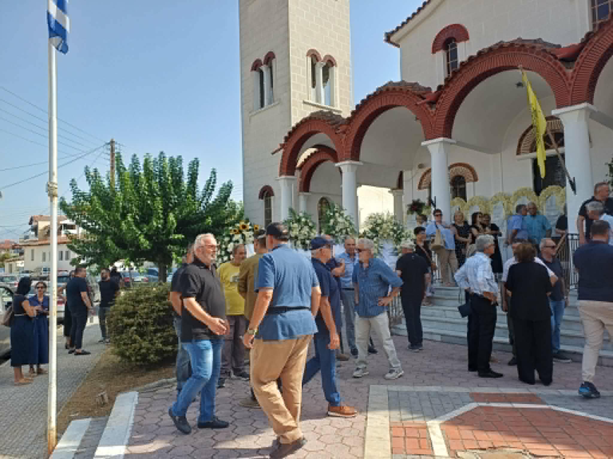 Με τιμές και συγκίνηση το τελευταίο «αντίο» σήμερα στον επί 16 χρόνια δήμαρχο Τυρνάβου Δημήτρη Κουγιώνη (ΦΩΤΟ)