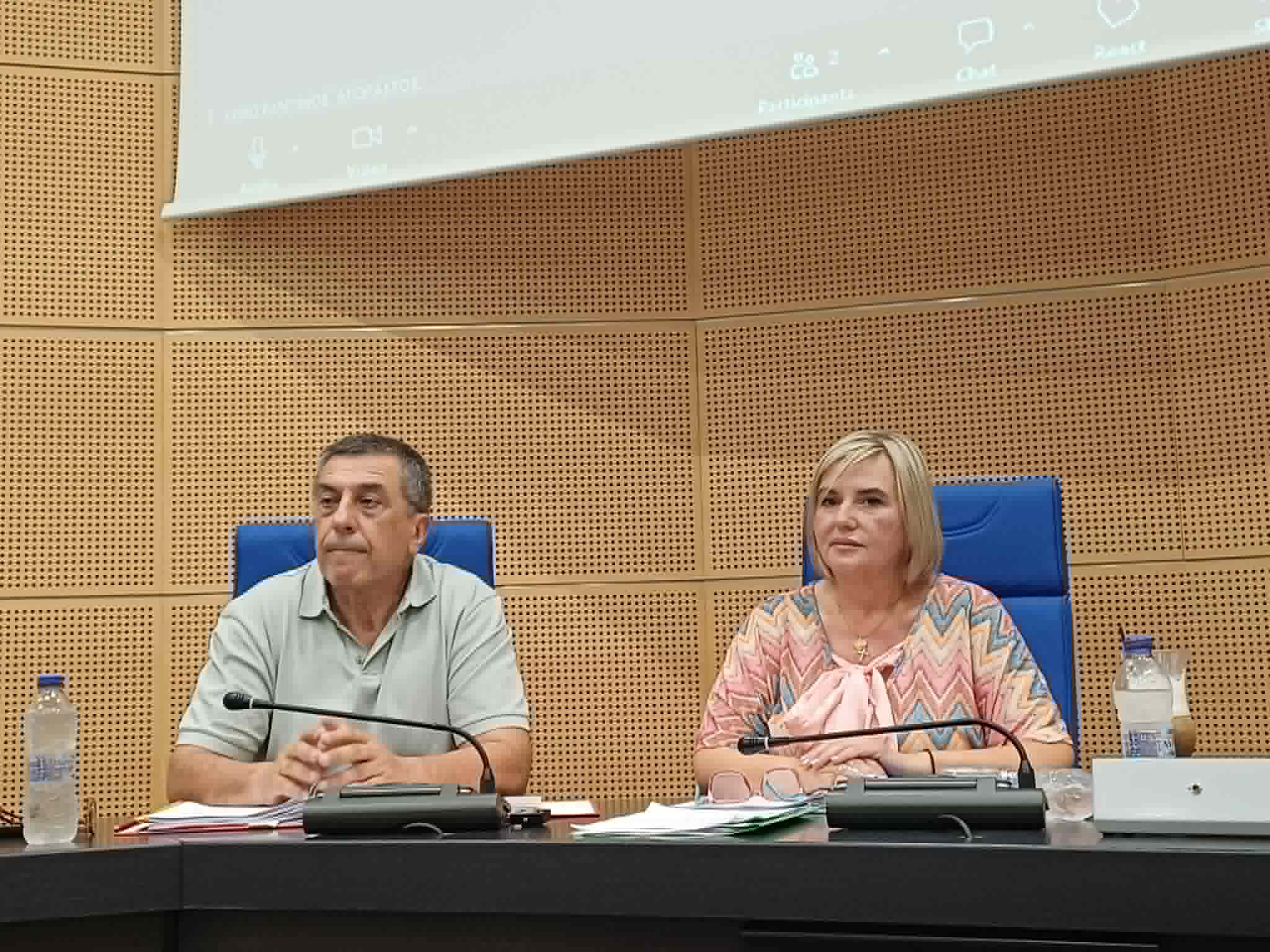 Συγγενείς θυμάτων των Τεμπών ζητούν εξηγήσεις από  Αγοραστό για το μπάζωμα στο περιφερειακό συμβούλιο  (ΦΩΤΟ)