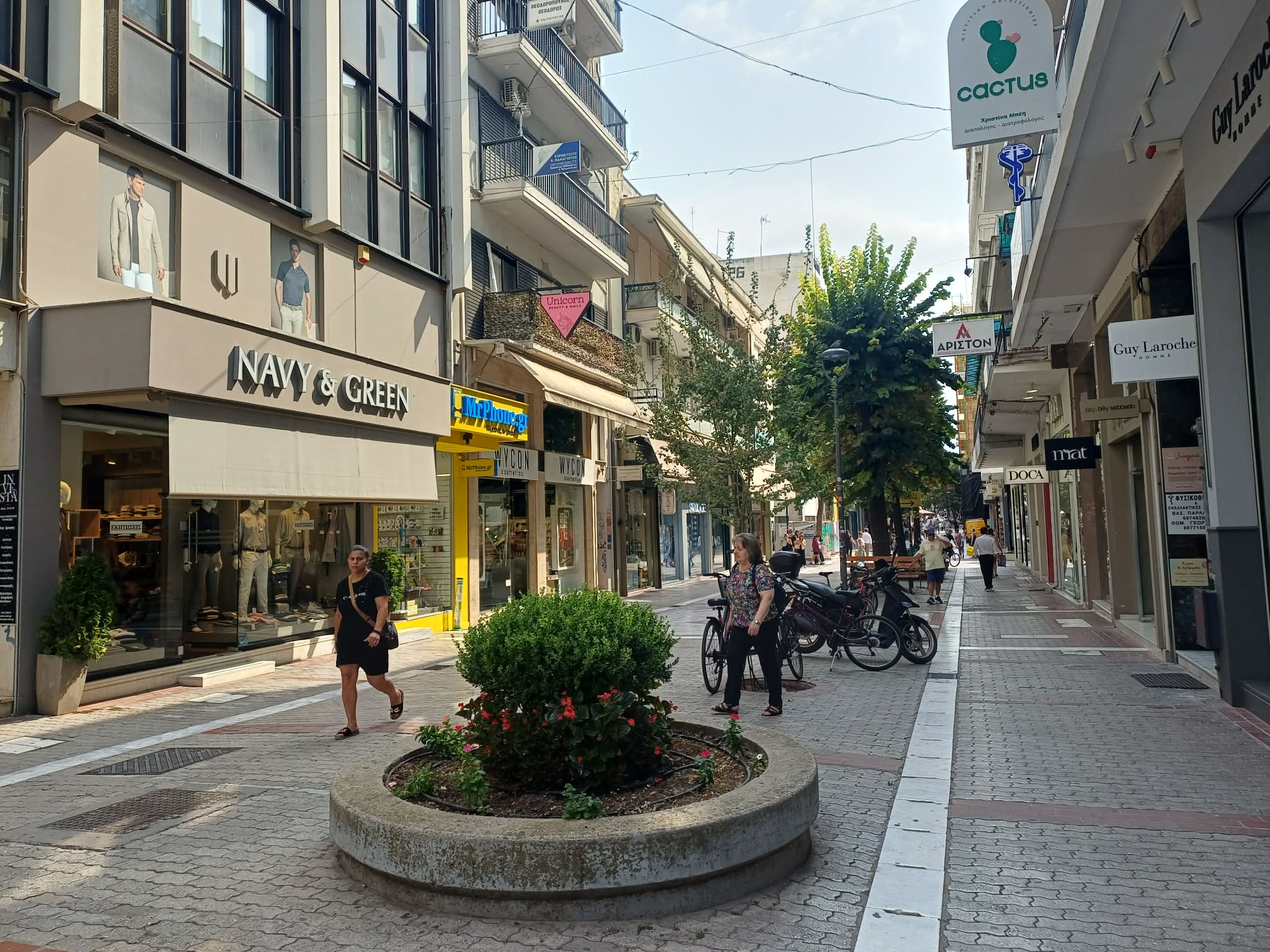 Επιστροφή στο κανονικό ωράριο για τα καταστήματα της Λάρισας - Τέλος τα κλειστά Σάββατα (ΦΩΤΟ)