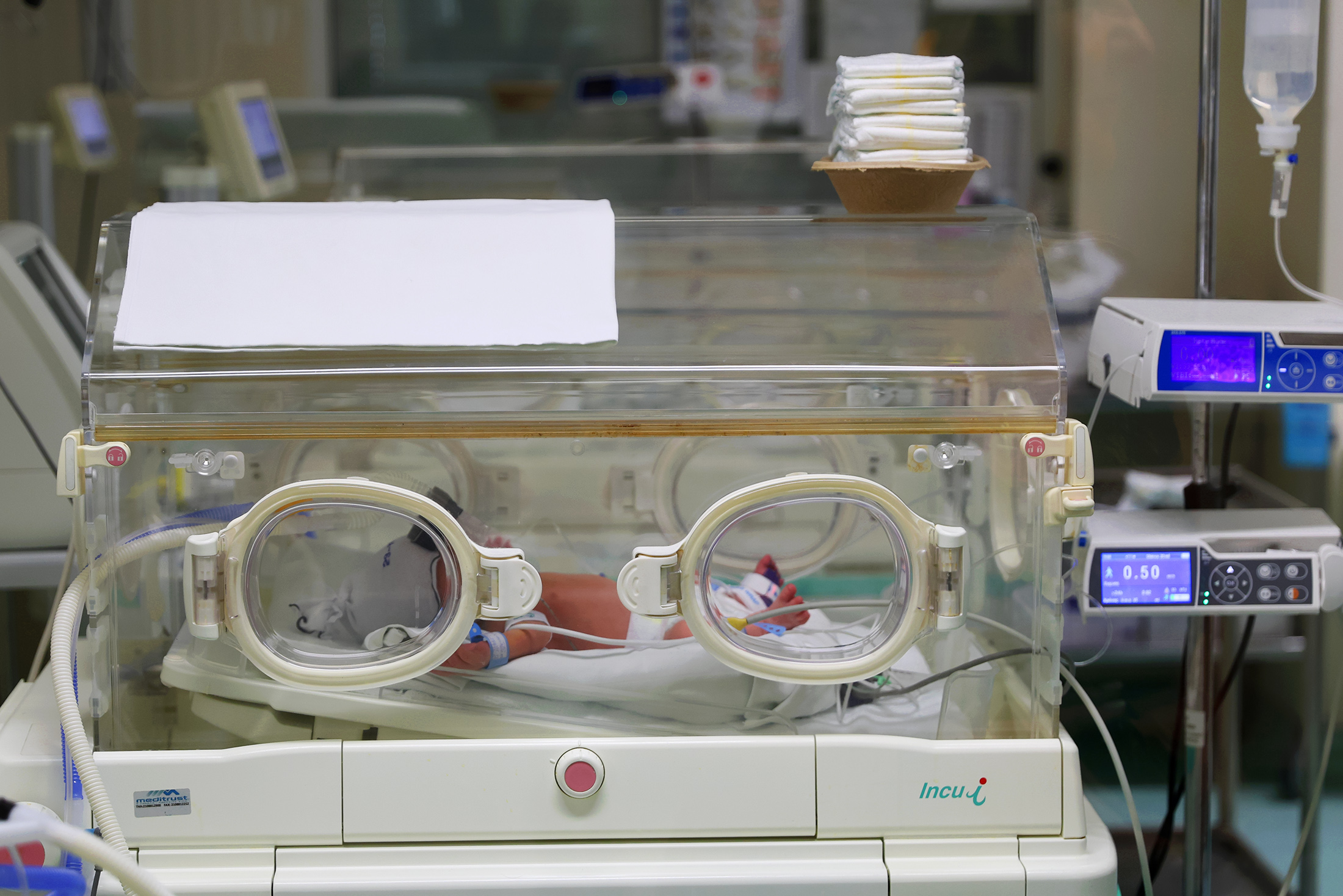 Στη Μονάδα Εντατικής Νοσηλείας Νεογνών του ΠΓΝΛ ο Δημήτρης Κουρέτας (ΦΩΤΟ)