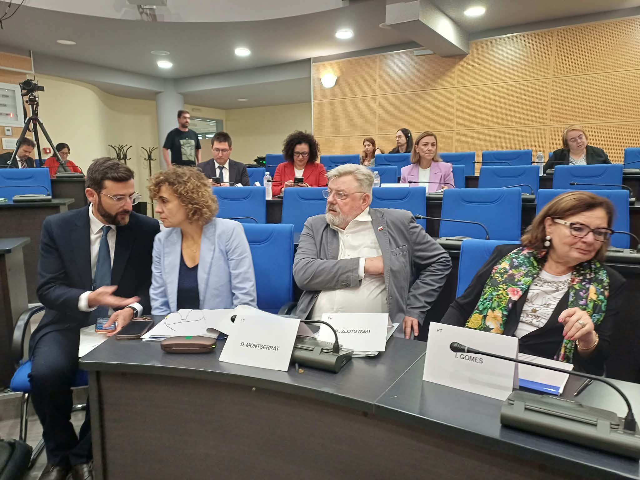 Κλειστή σύσκεψη στην περιφέρεια του Κουρέτα με τους ευρωβουλευτές (ΦΩΤΟ)