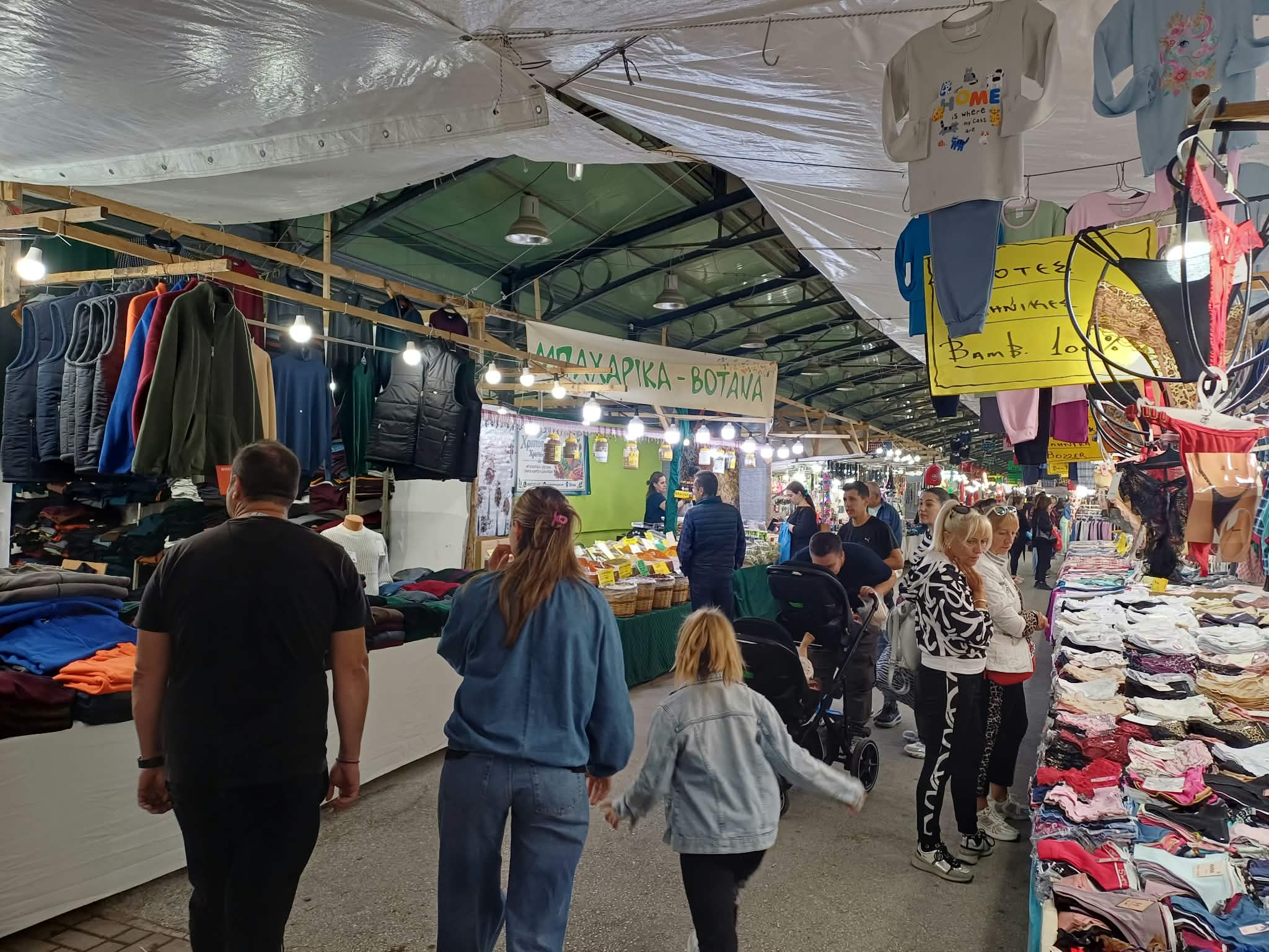 Το παζάρι της Λάρισας άνοιξε τις πύλες του και η σκεπαστή της Νεάπολης γέμισε από κόσμο, γεύσεις και μουσική (ΦΩTO)