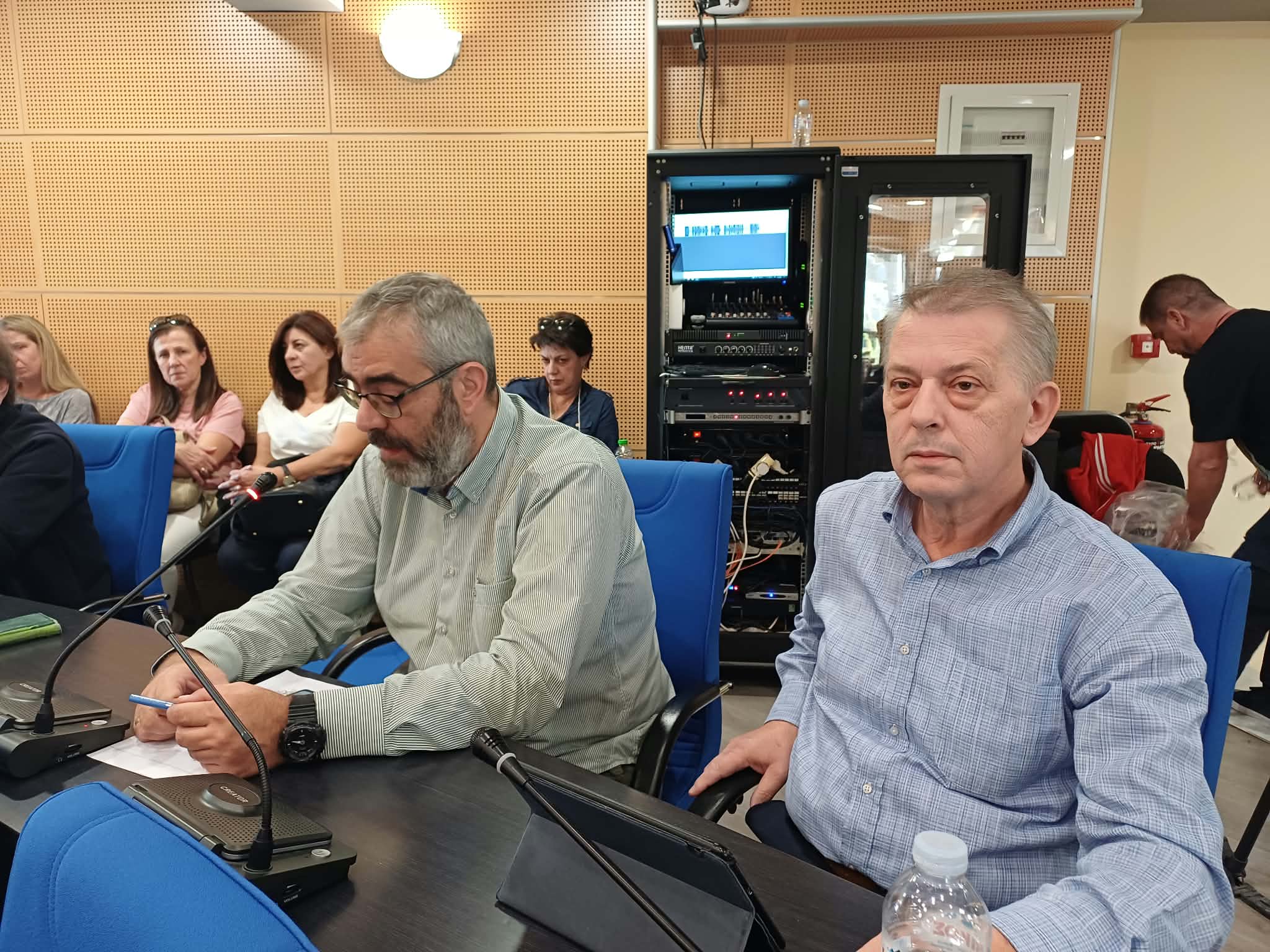 «Σε ομηρία» 57 εργαζόμενες στην καθαριότητα σε Τρίκαλα και Καρδίτσα – Παρέμβαση στο Περιφερειακό Συμβούλιο