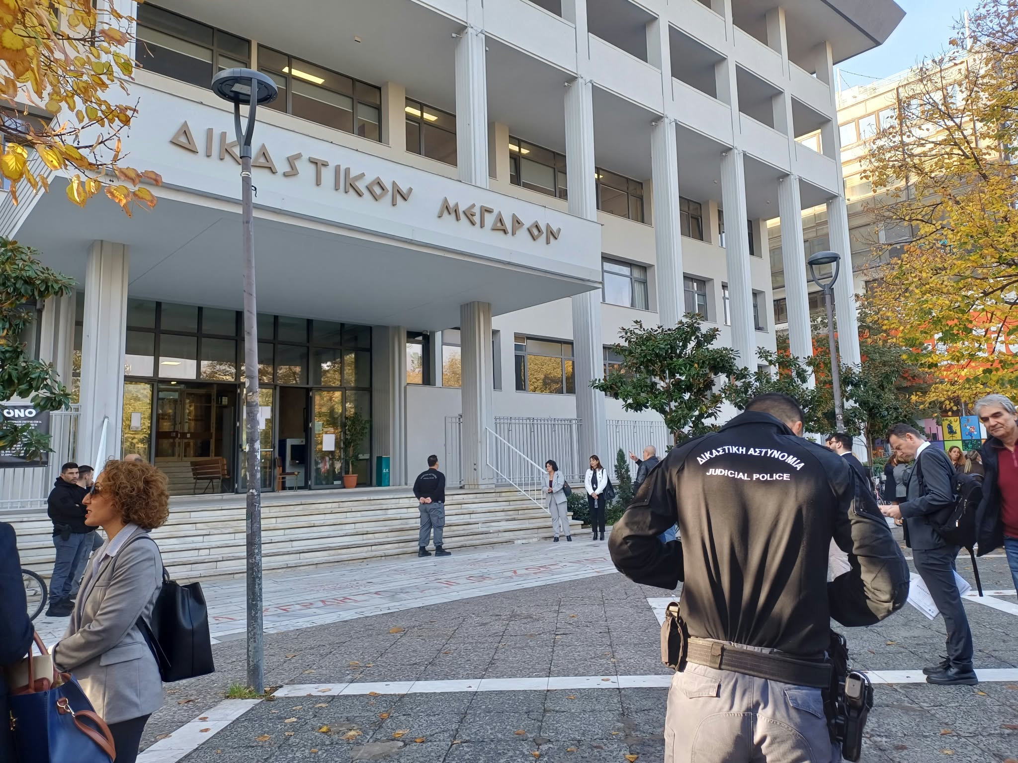 Συναγερμός στα Δικαστήρια Λάρισας για βόμβα – Φάρσα το τηλεφώνημα (ΦΩΤΟ)
