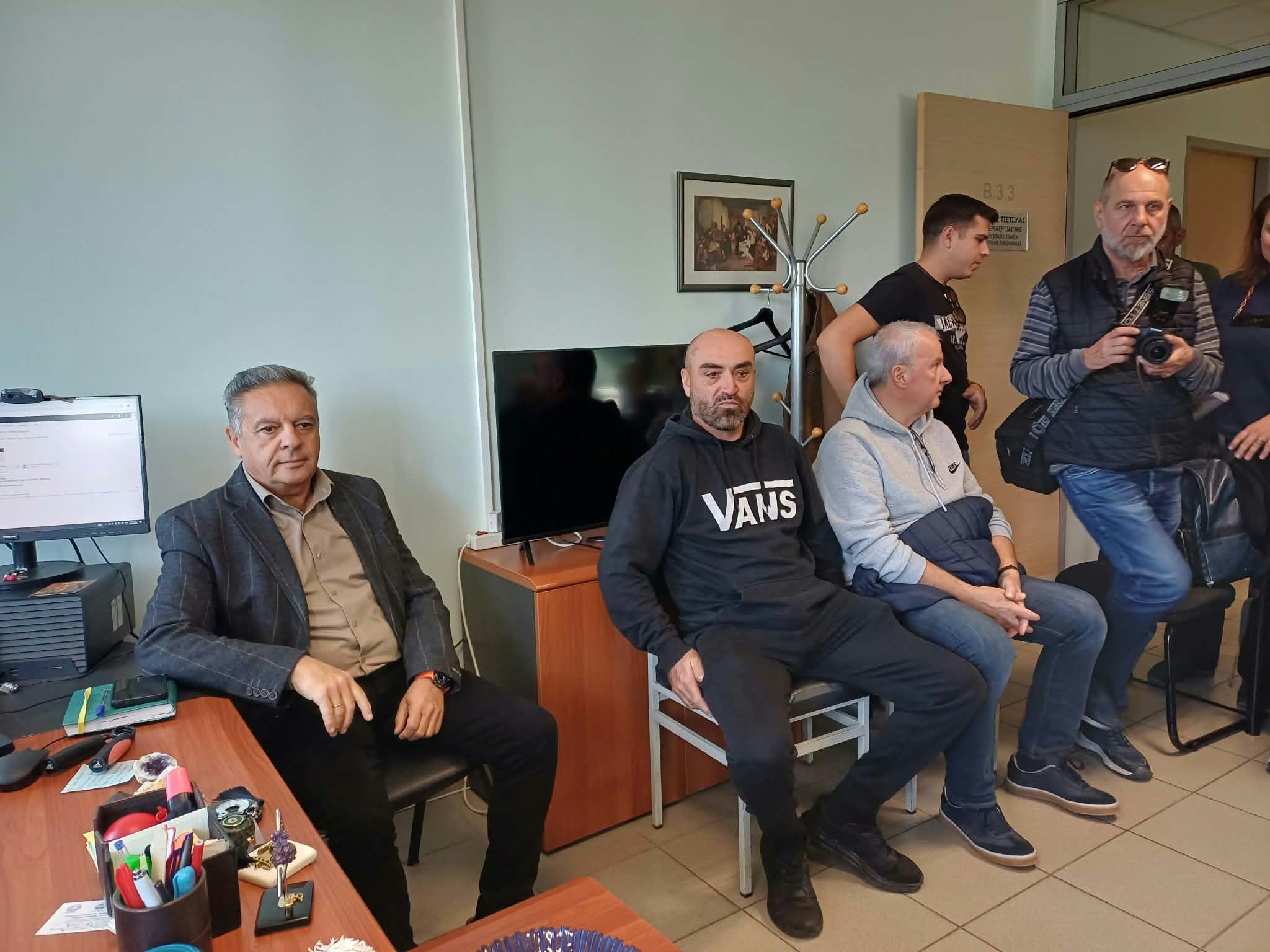 Ελαιοπαραγωγοί Τεμπών στον Δημήτρη Τσέτσιλα – Ζητούν ενίσχυση για ακαρπία και δάκο (ΦΩΤΟ+video)
