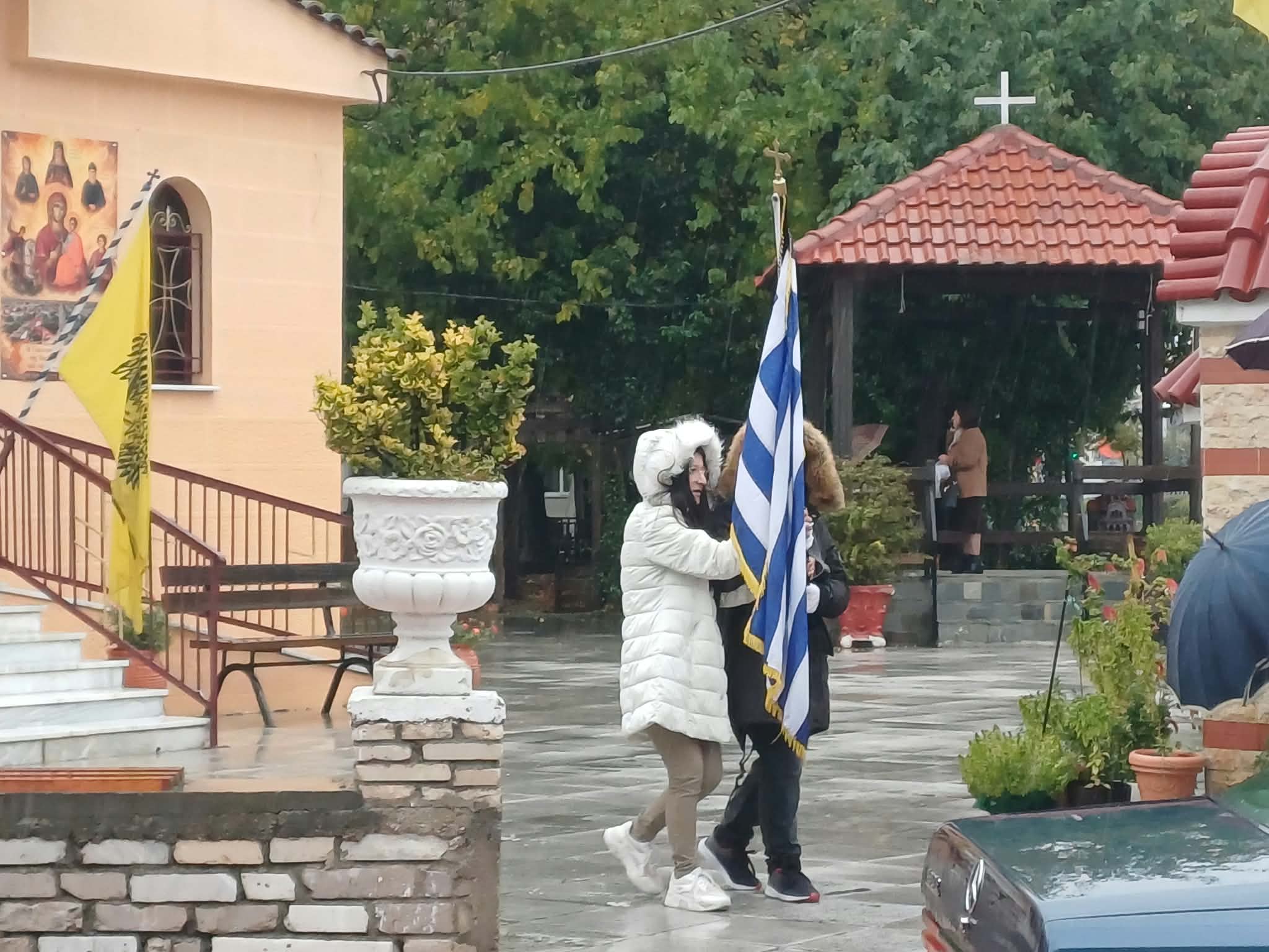 Λαρισα: Δεν πρόλαβε να παρελάσει σημαιοφόρος ο μικρός μαχητής της ζωής - ΦΩΤΟ 4 Δεν έγινε η παρέλαση στη Γιάννουλη – Δεν πρόλαβε να παρελάσει σημαιοφόρος ο Στέφανος, ο μικρός μαχητής της ζωής (ΦΩΤΟ+video)