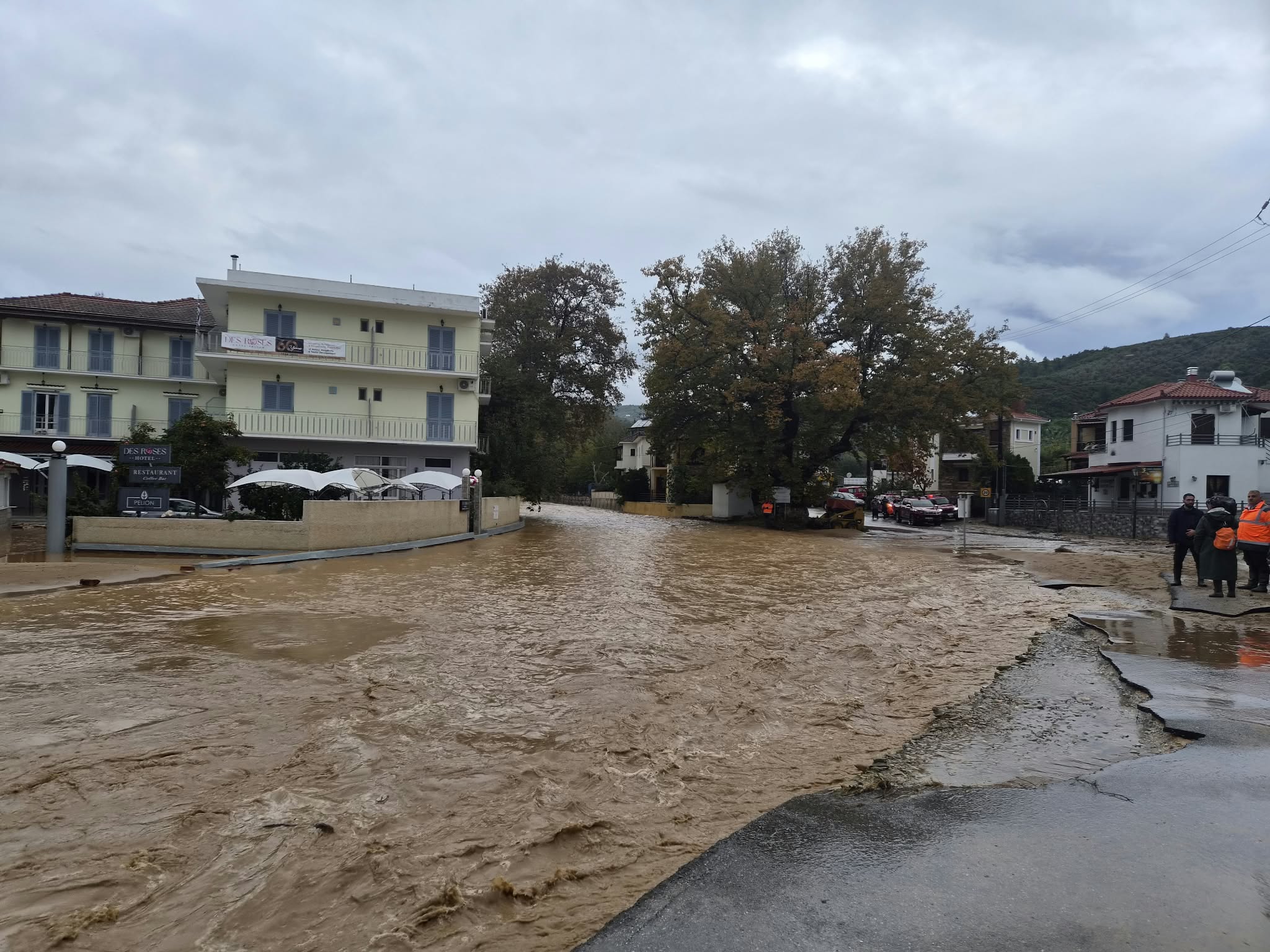 Νότιο Πήλιο: Μετρούν τις πληγές τους μετά τις πλημμύρες – Χωρίς πόσιμο νερό ο Πλατανιάς