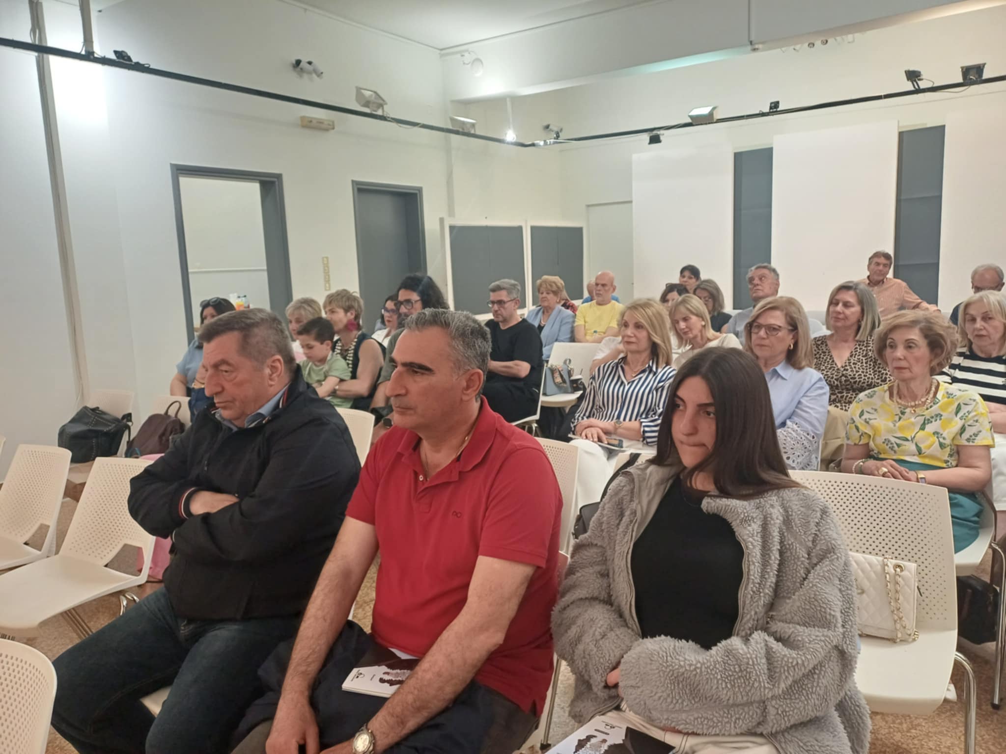 Οι «Ευκαιρίες ζωής», το νέο βιβλίο του δημοσιογράφου Φίλιππου Ζάχαρη, παρουσιάστηκε στη Λάρισα (ΦΩΤΟ)