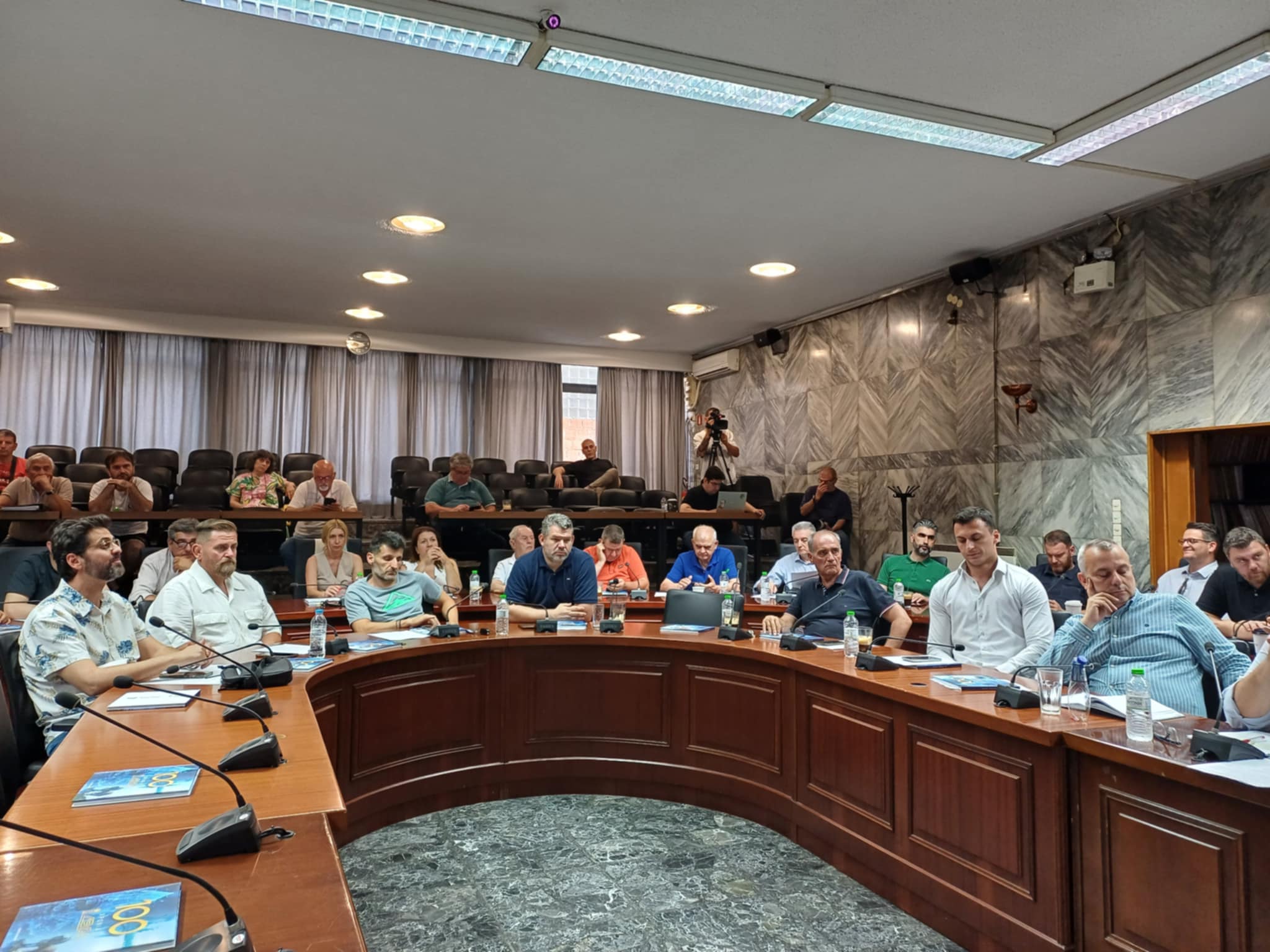 Ο Μαμακος διαψεύδει σενάρια για τραπεζοκαθίσματα και πάρκιγκ στο χώρο των κατεδαφίσεων  μροστά από αρχαίο θέατρο