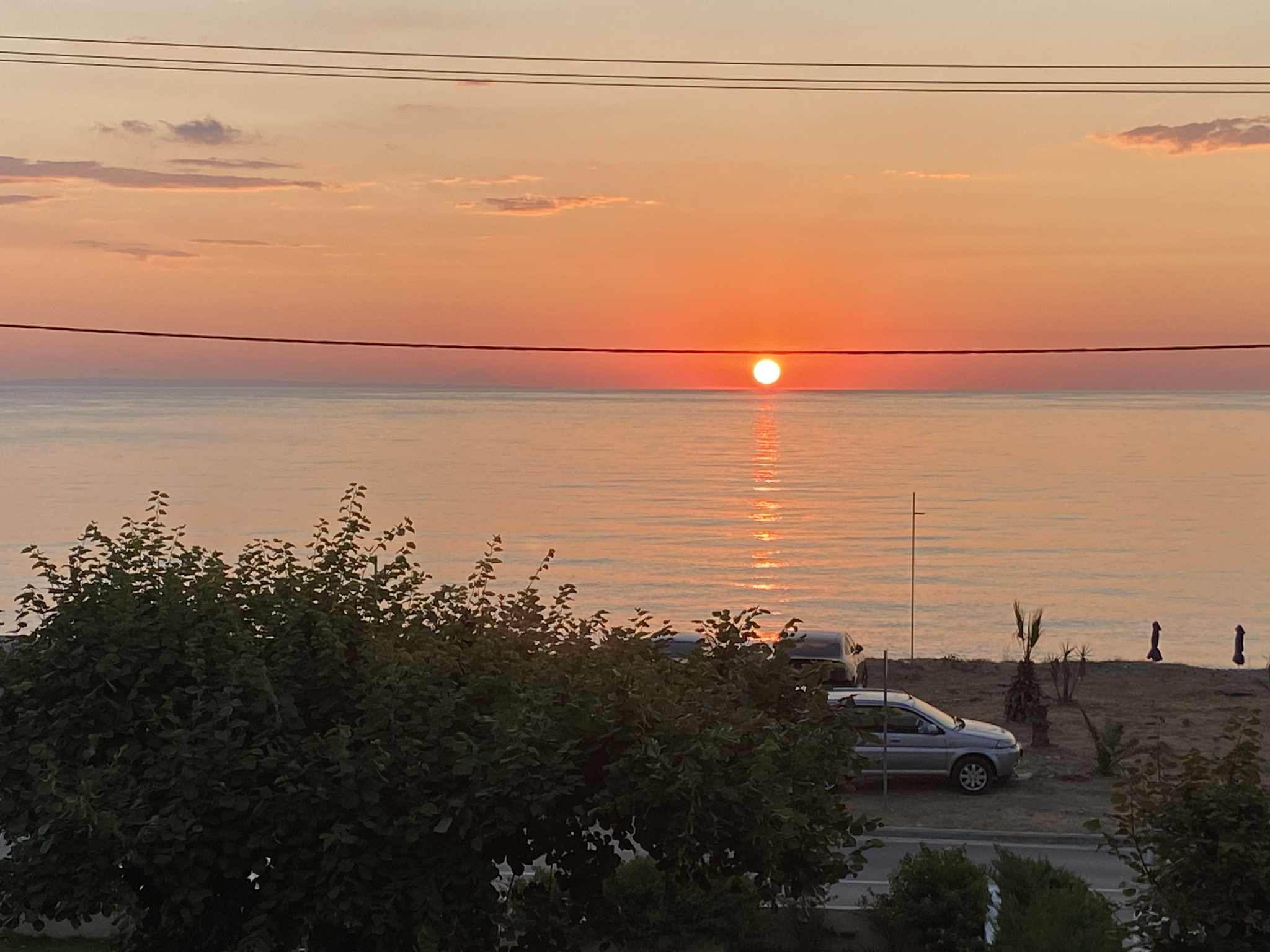 Ο ήλιος ανατέλλει από τα παράλια της Λάρισας- υπέροχες εικόνες