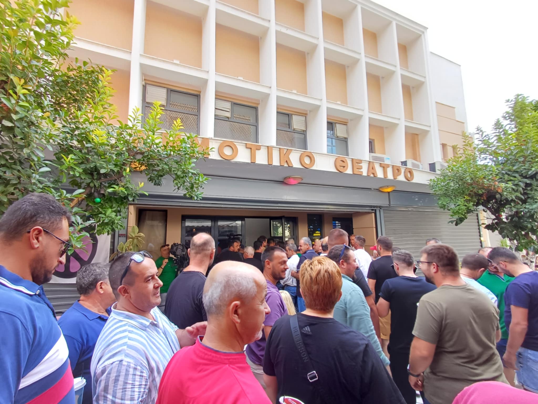 Αυστηρά με΄ρα βιοασφάλειας στη σύσκεψη των κτηνοτρόφων στον Τύρναβο υπό το φόβο της ευλογιάς (ΦΩΤΟ)