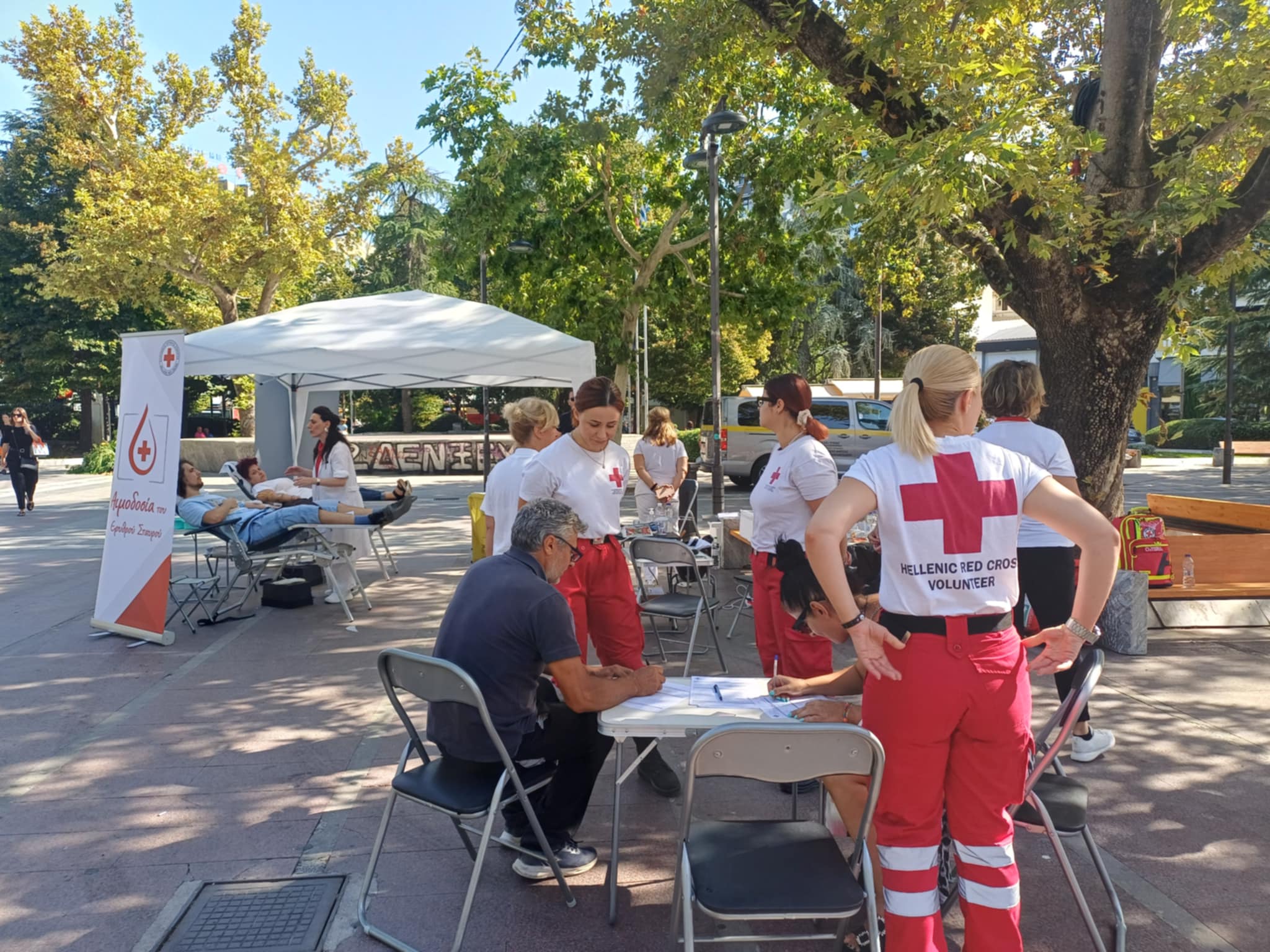 Υπαίθρια αιμοδοσία στην Κεντρική Πλατεία Λάρισας από τον ΕΕΣ (ΦΩΤΟ)