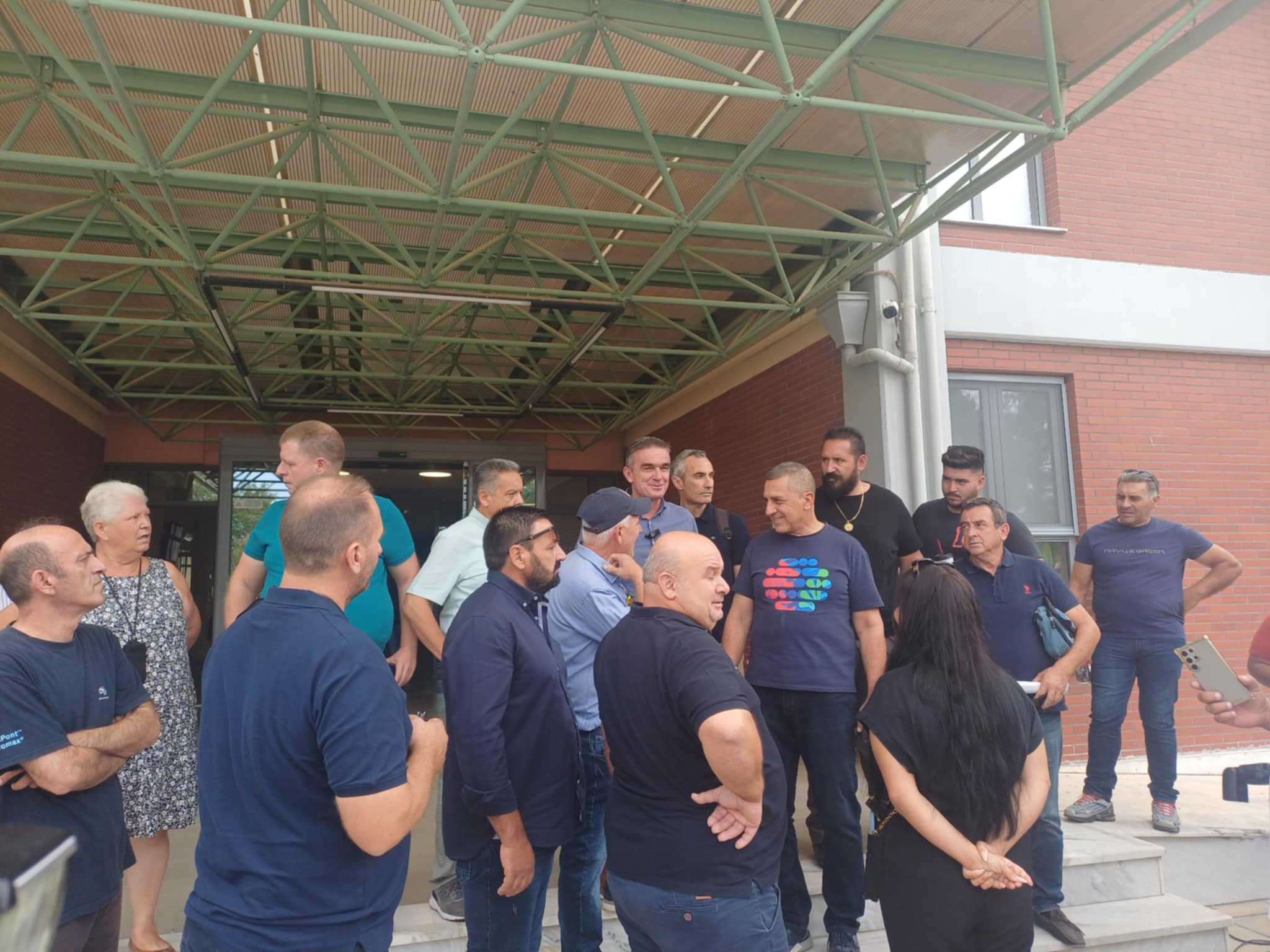 Πανελλαδική διαμαρτυρία κτηνοτρόφων στην περιφέρεια -ζητούν άμεσα αποζημιώσεις και εμβόλιο για την  ευλογιά (ΦΩΤΟ+video)